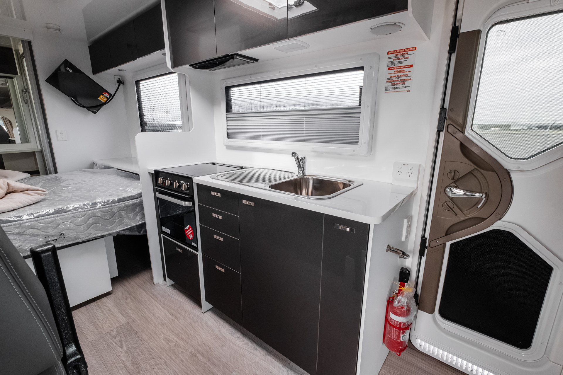 Carousel Popup Thumnails 18 - 2024 Windsor Simpson Fiat 4 Berth