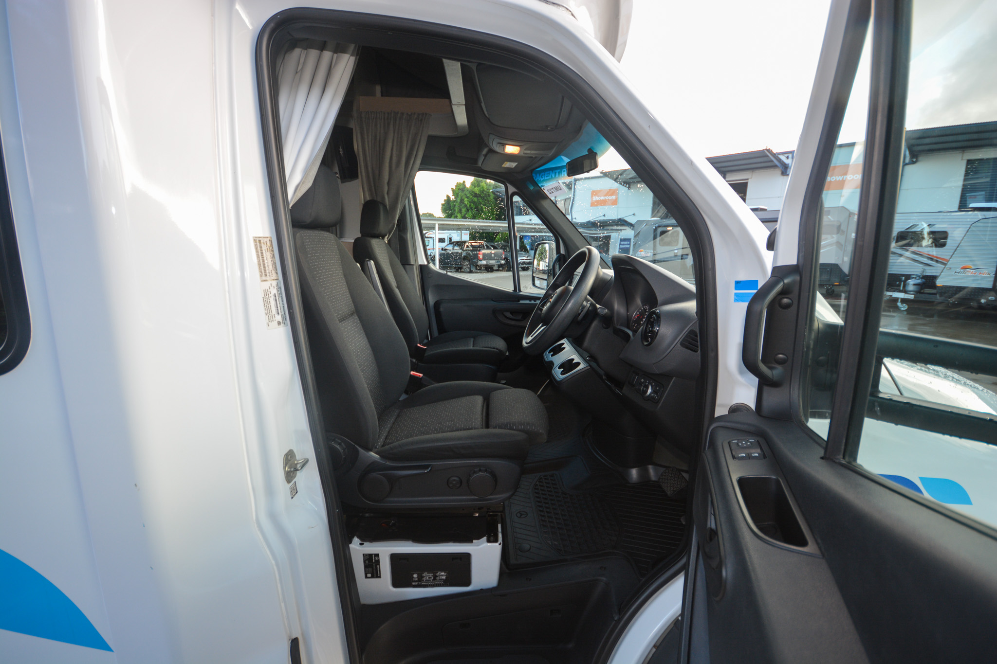 Carousel Popup Thumnails 17 - 2021 Kea Discovery M660 Mercedes 4 Berth