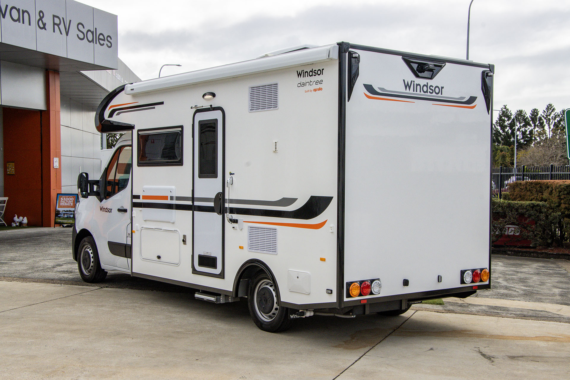 Carousel Popup Thumnails 6 - 2024 Windsor Daintree Renault 2 Berth