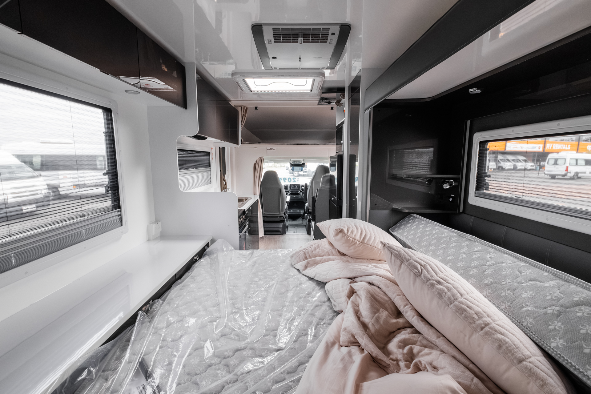 Carousel Popup Thumnails 26 - 2024 Windsor Simpson Fiat 4 Berth