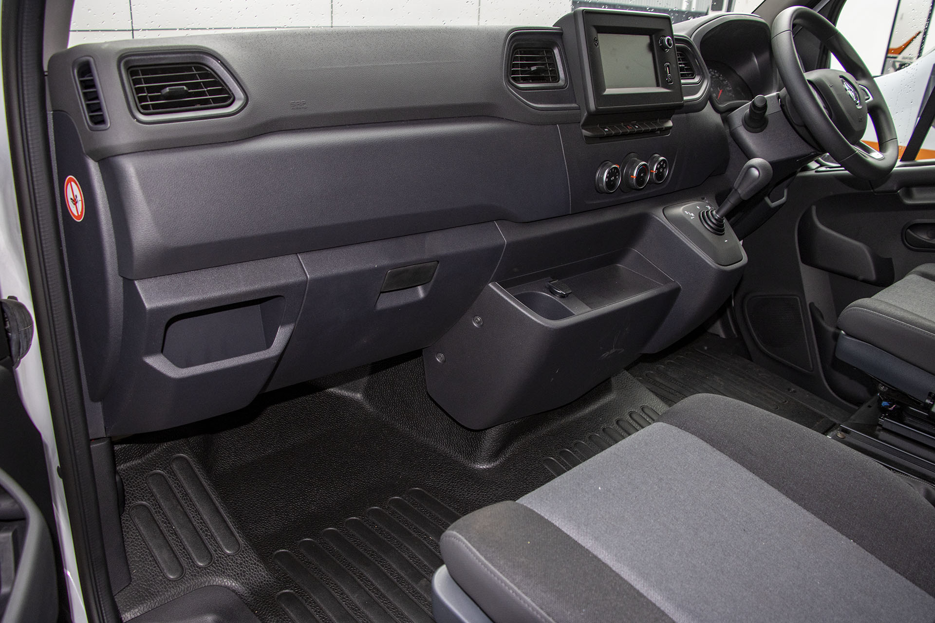 Carousel Popup Thumnails 4 - 2024 Windsor Daintree Renault 2 Berth