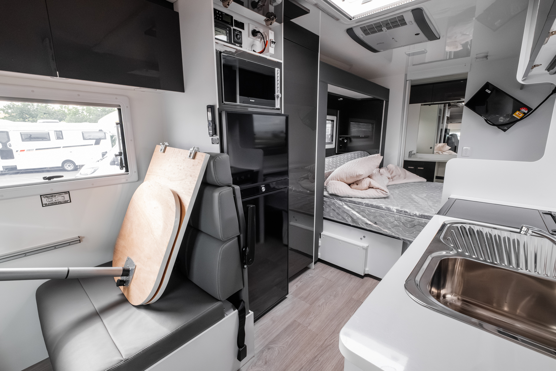 Carousel Popup Thumnails 15 - 2024 Windsor Simpson Fiat 4 Berth