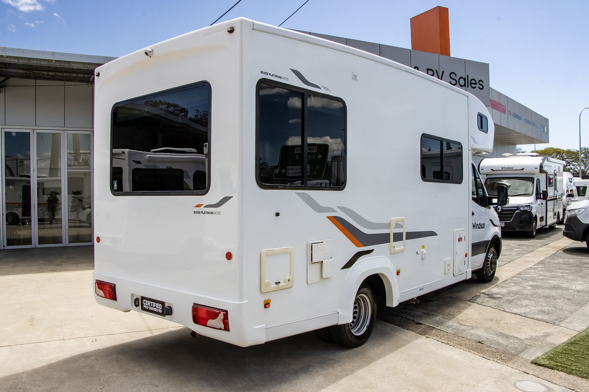 Carousel Popup Thumnails 9 - 2021 Windsor River Platinum M725 6 Berth