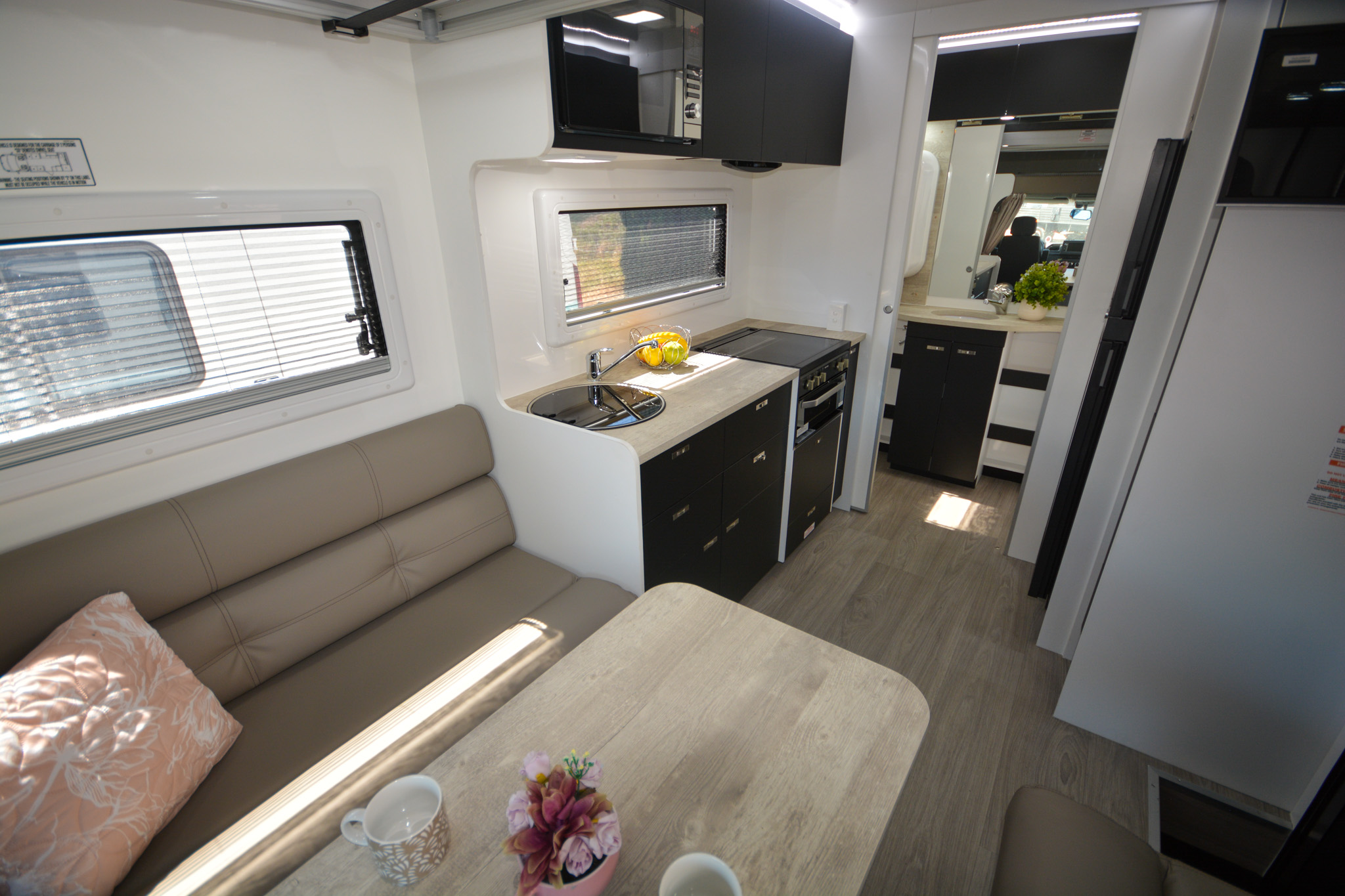 Carousel Popup Thumnails 23 - 2024 Windsor Daintree Renault 2 Berth