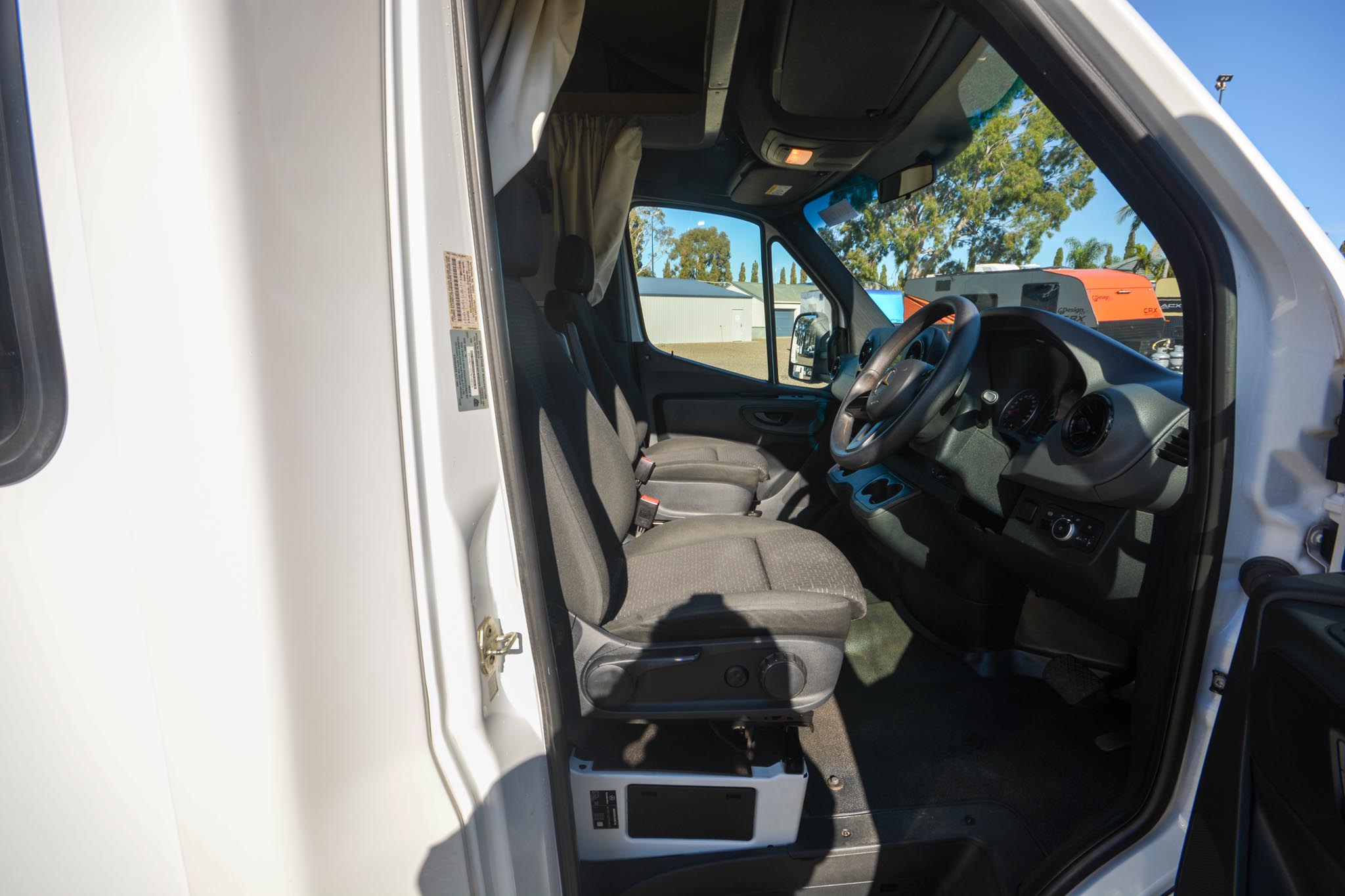 Carousel Popup Thumnails 15 - 2021 Kea Discovery M660 Mercedes 4 Berth