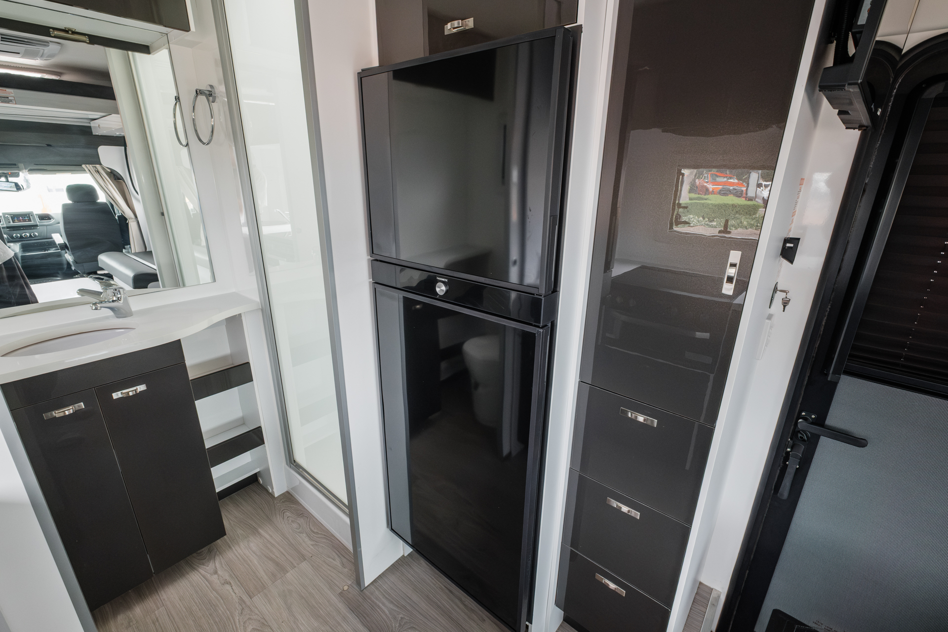 Carousel Popup Thumnails 22 - 2024 Windsor Daintree Renault 2 Berth