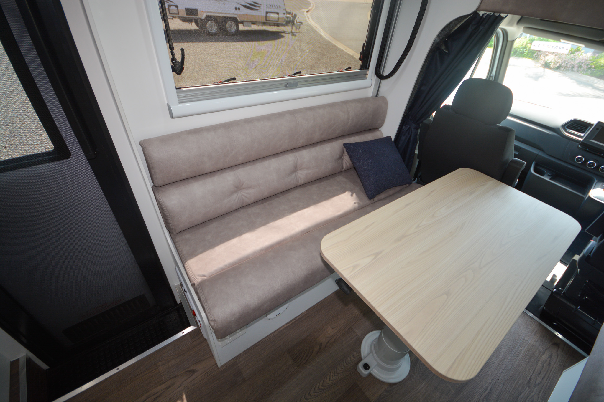 Carousel Popup Thumnails 19 - 2024 Windsor Daintree Renault 2 Berth