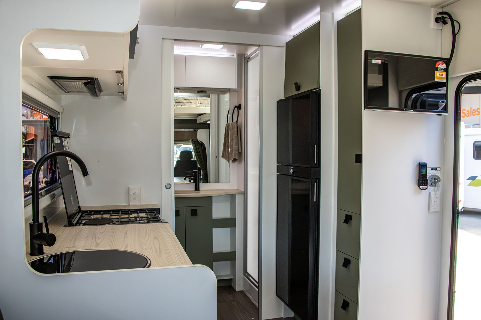 Carousel Popup Thumnails 21 - 2024 Windsor Daintree Renault 2 Berth