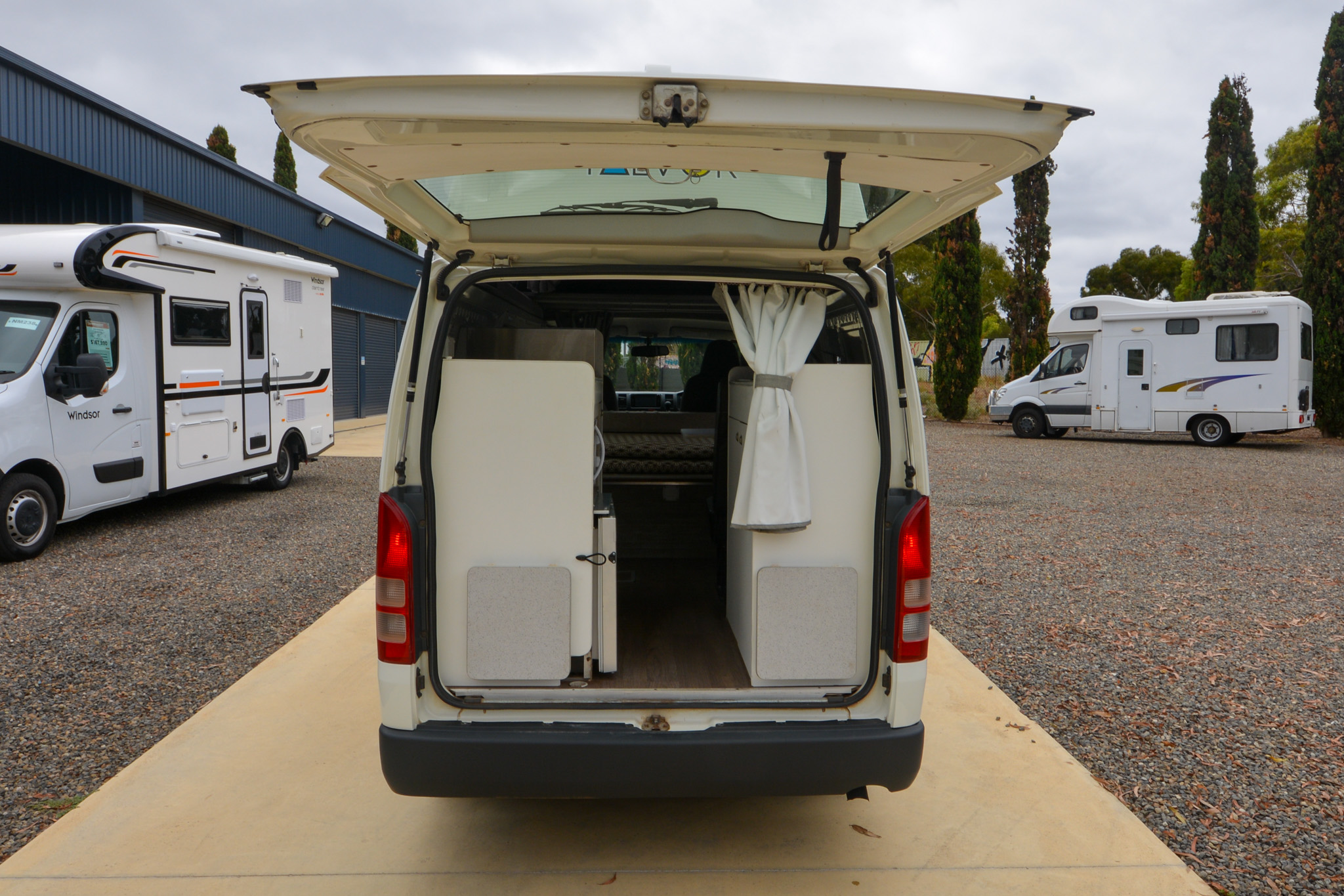 Carousel Popup Thumnails 10 - 2018 Talvor Endeavour Toyota HiAce 4 Berth