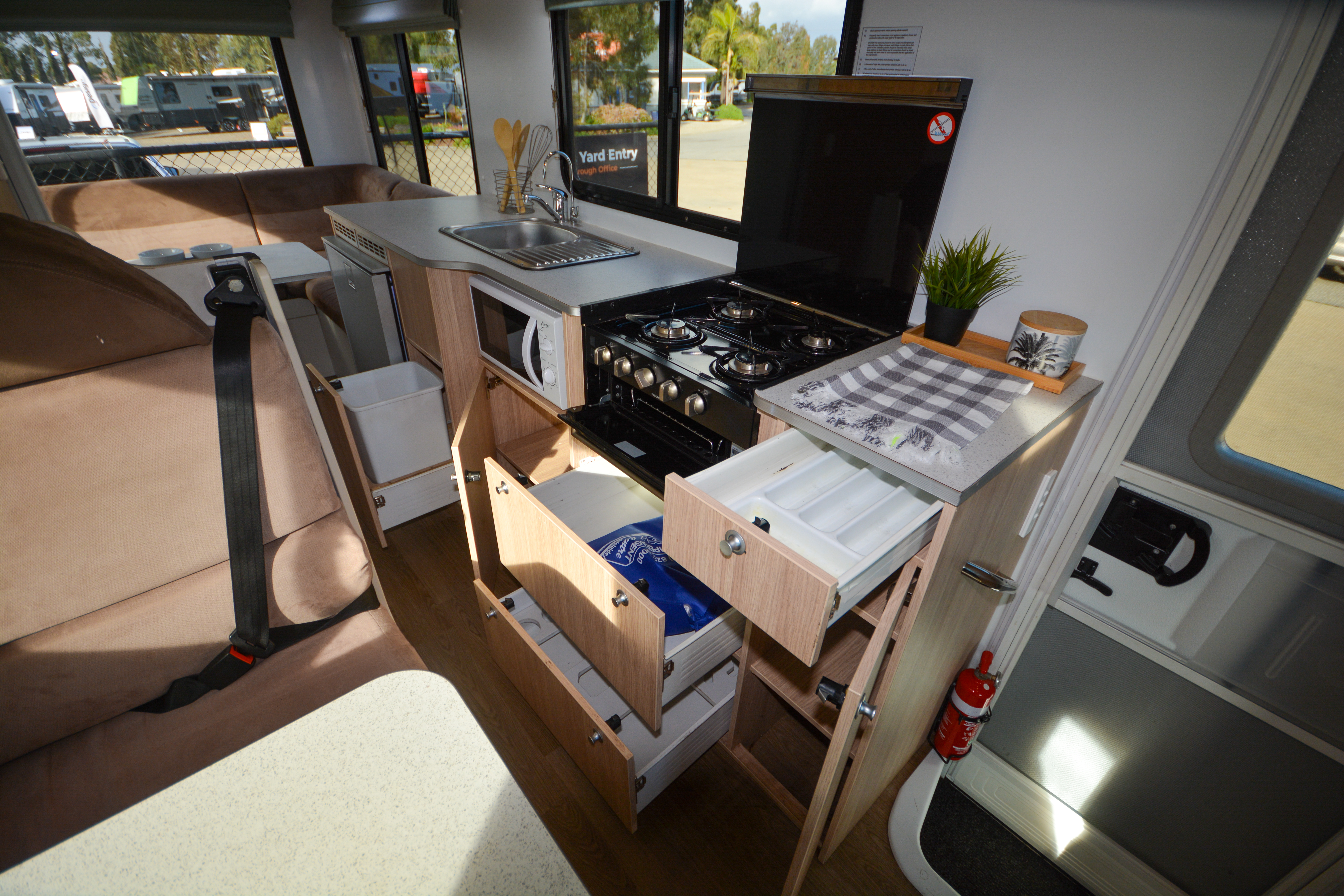 Carousel Popup Thumnails 33 - 2021 Kea River M721 Mercedes 6 Berth