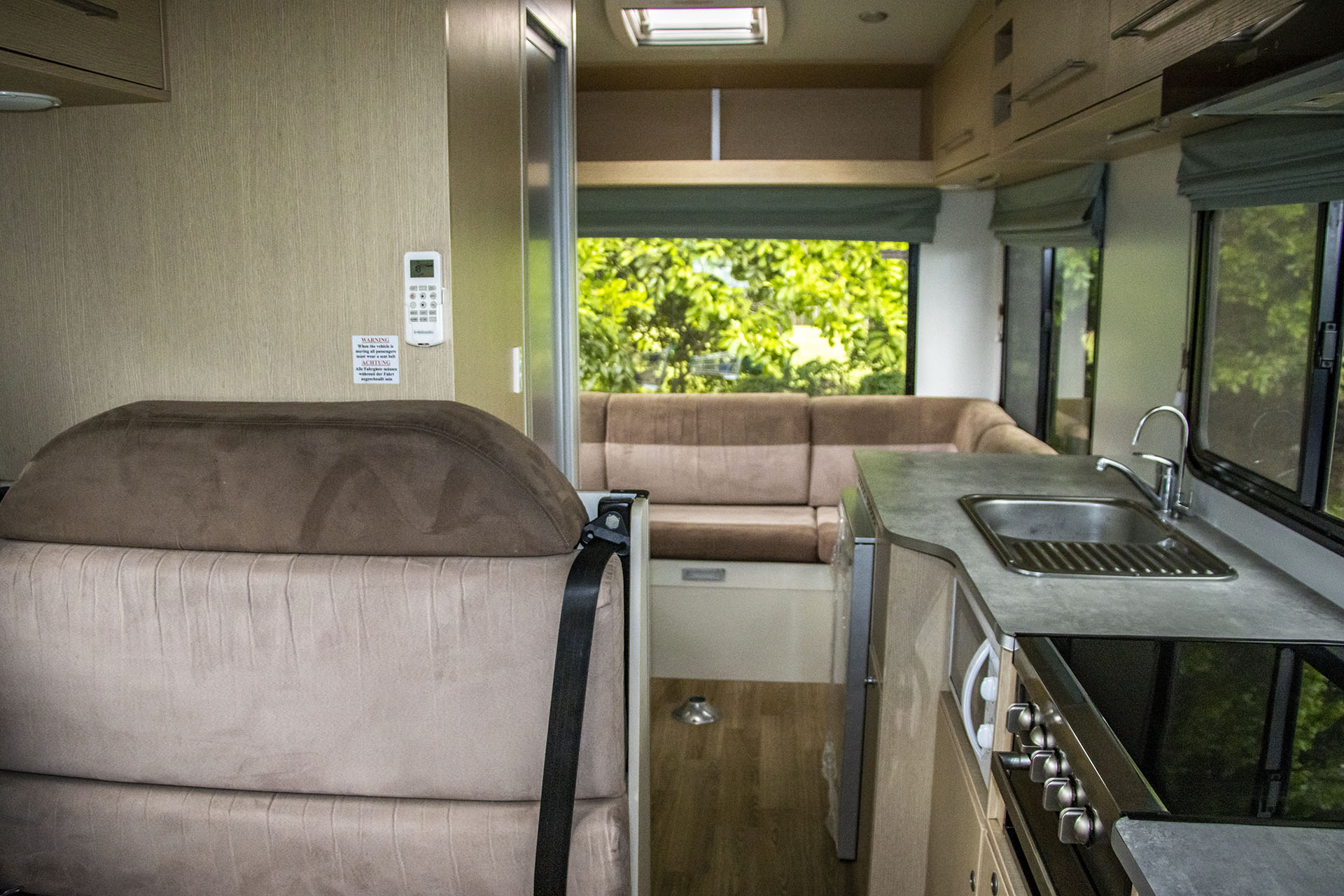 Carousel Popup Thumnails 30 - 2021 Windsor Platinum M725 Mercedes 6 Berth