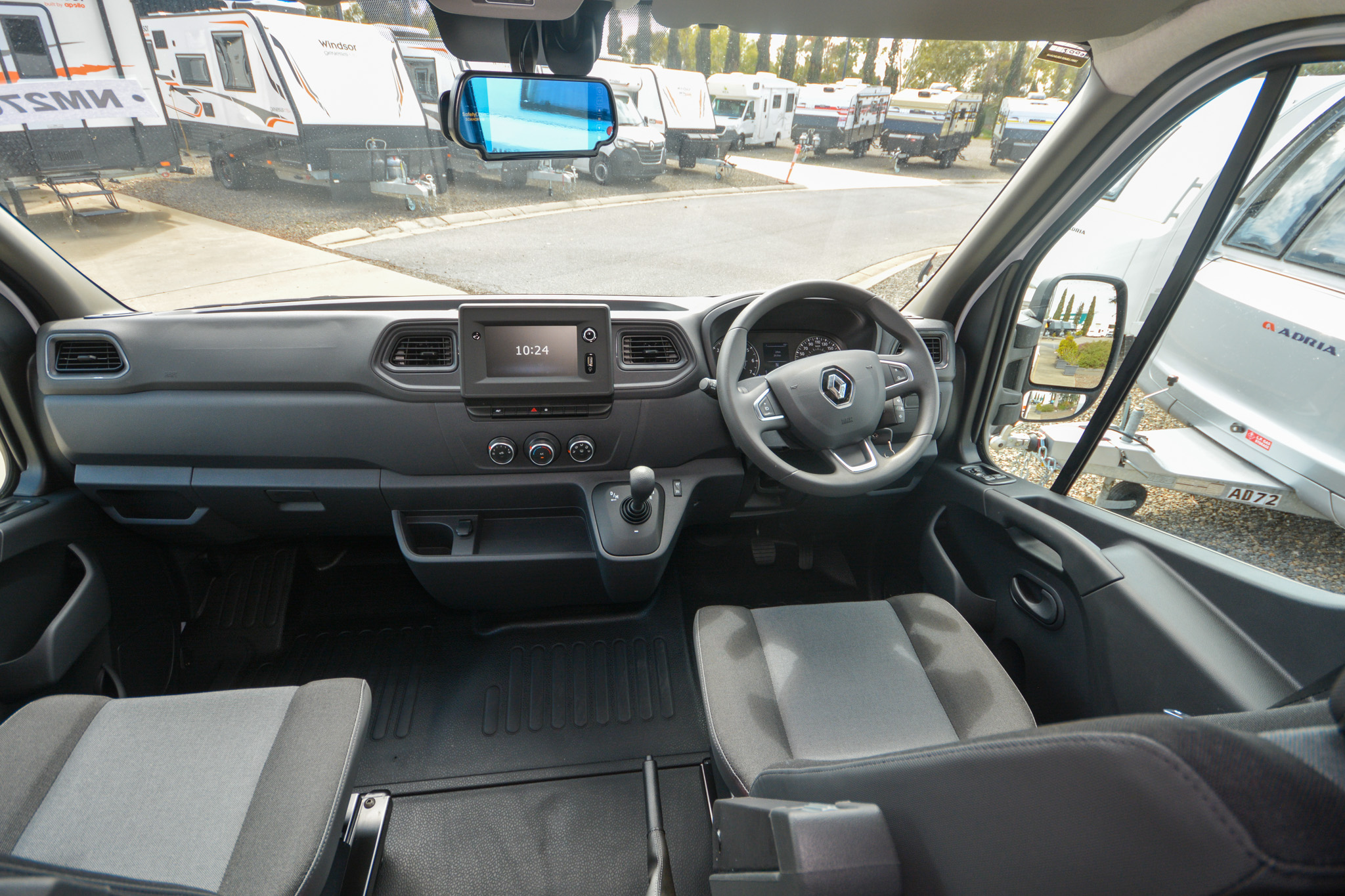 Carousel Popup Thumnails 17 - 2024 Windsor Daintree Renault 2 Berth