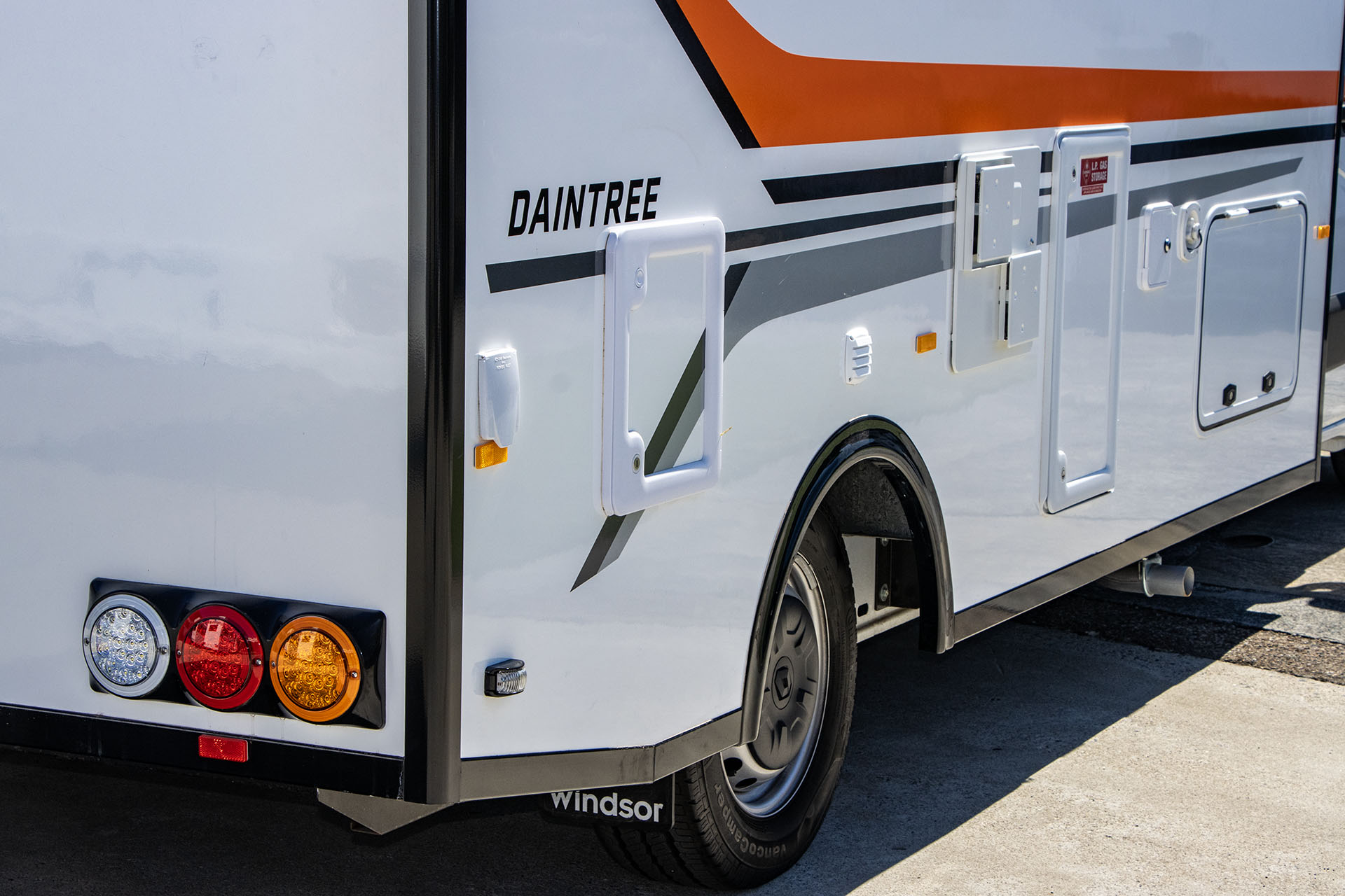 Carousel Popup Thumnails 9 - 2024 Windsor Daintree Renault 2 Berth