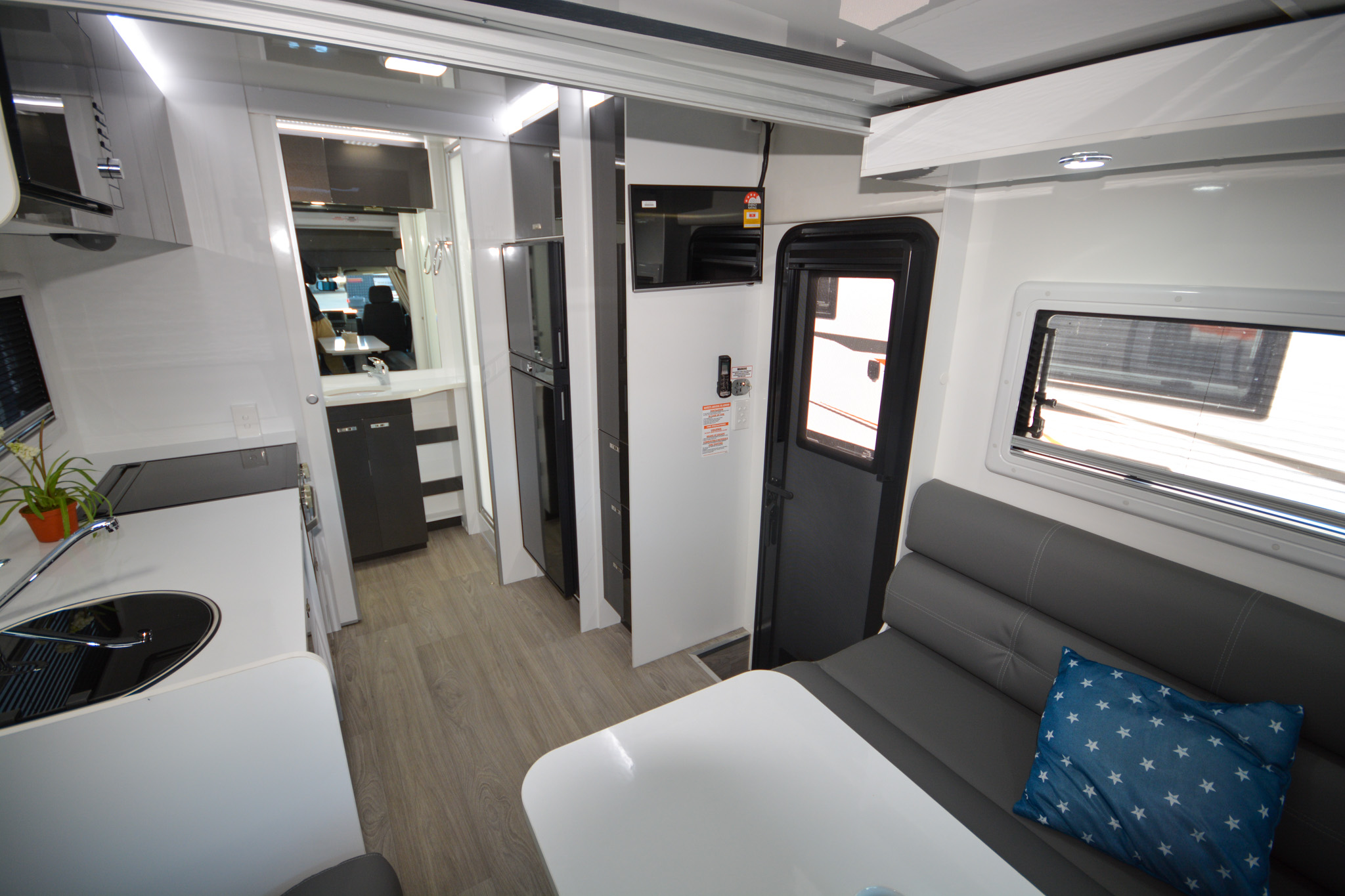 Carousel Popup Thumnails 18 - 2024 Windsor Daintree Renault 2 Berth