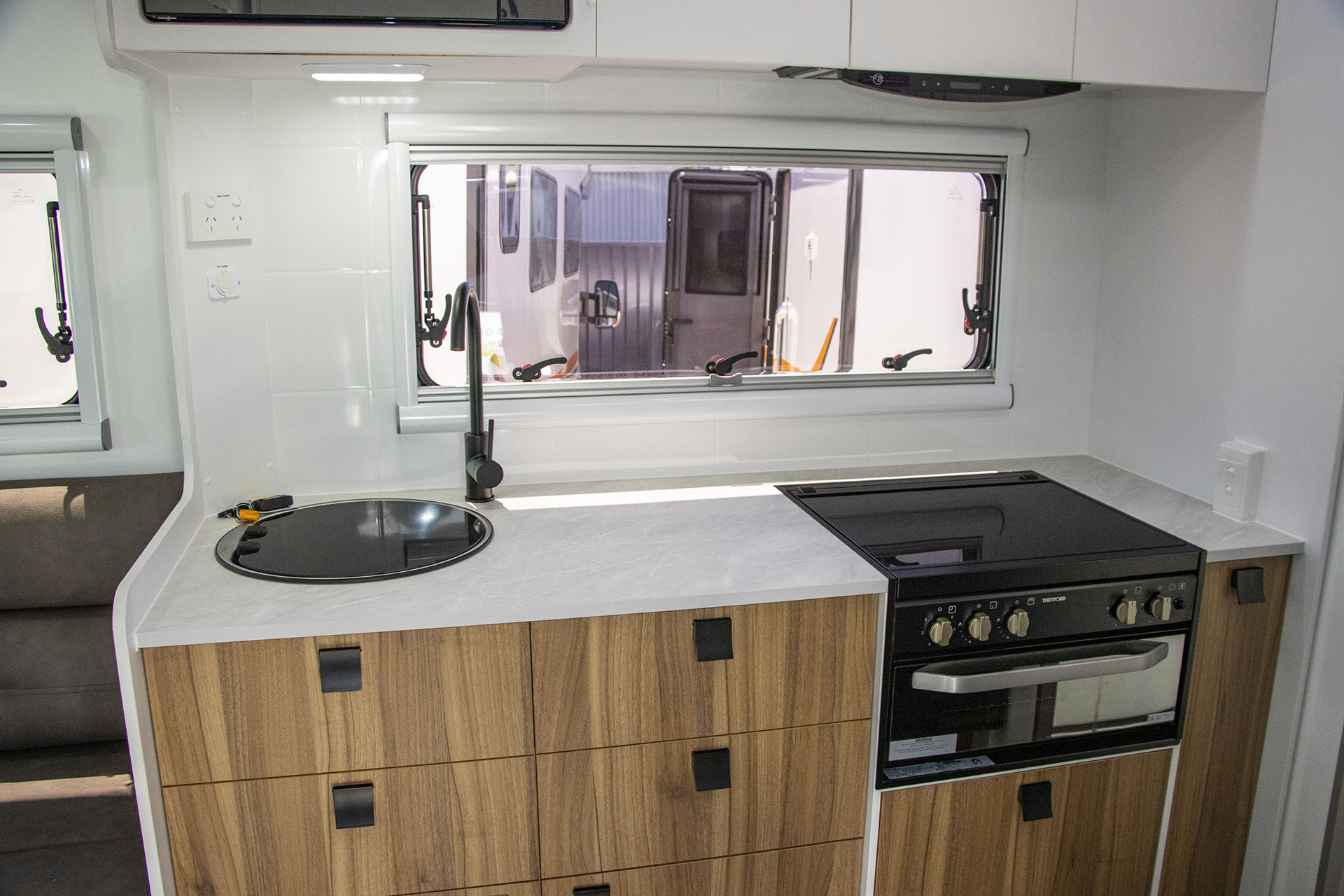 Carousel Popup Thumnails 11 - 2024 Windsor Daintree Renault 2 Berth