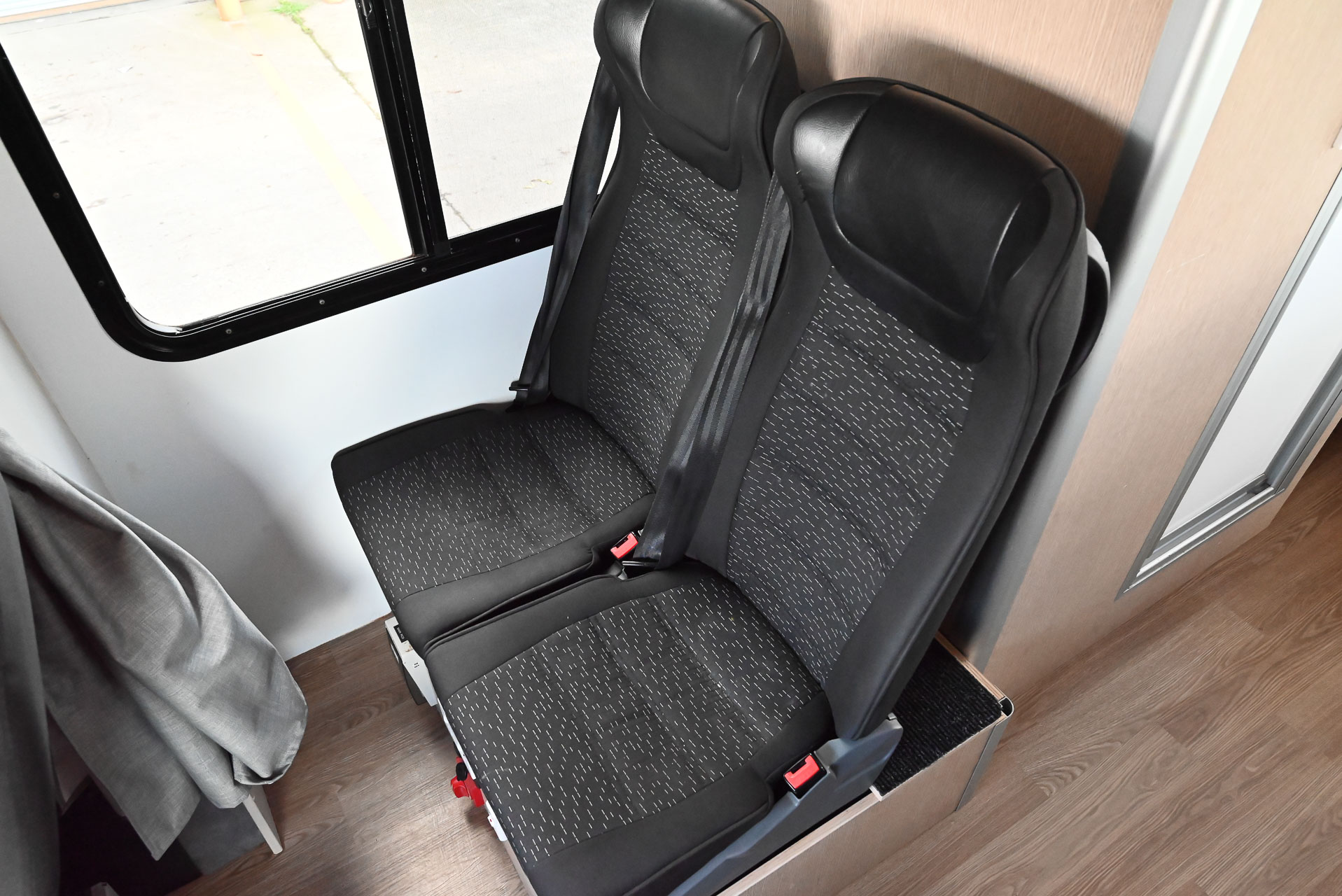 Carousel Popup Thumnails 19 - 2021 Kea Nomad Mercedes M700 3 Berth