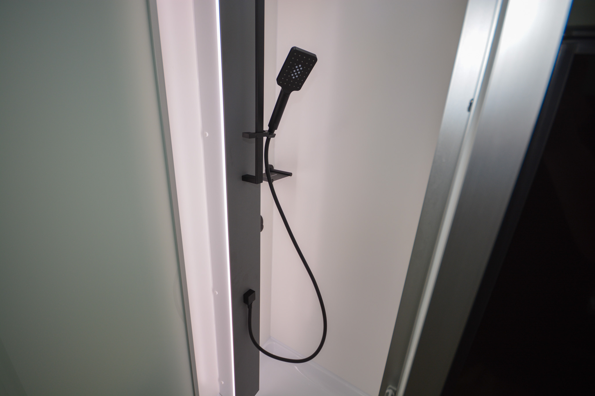 Carousel Popup Thumnails 37 - 2024 Windsor Daintree Renault 2 Berth