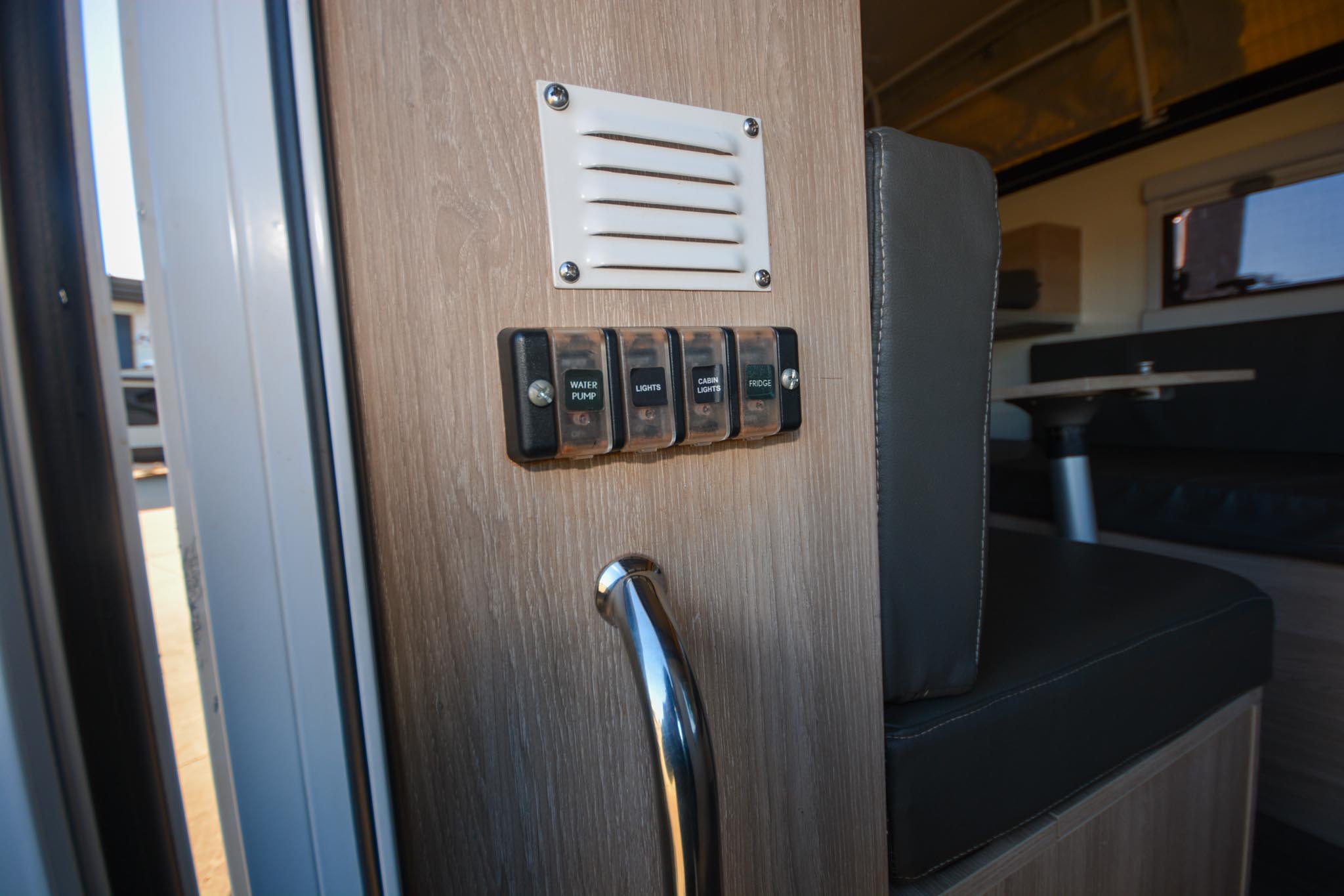 Carousel Popup Thumnails 31 - 2022 Windsor Maverick T590