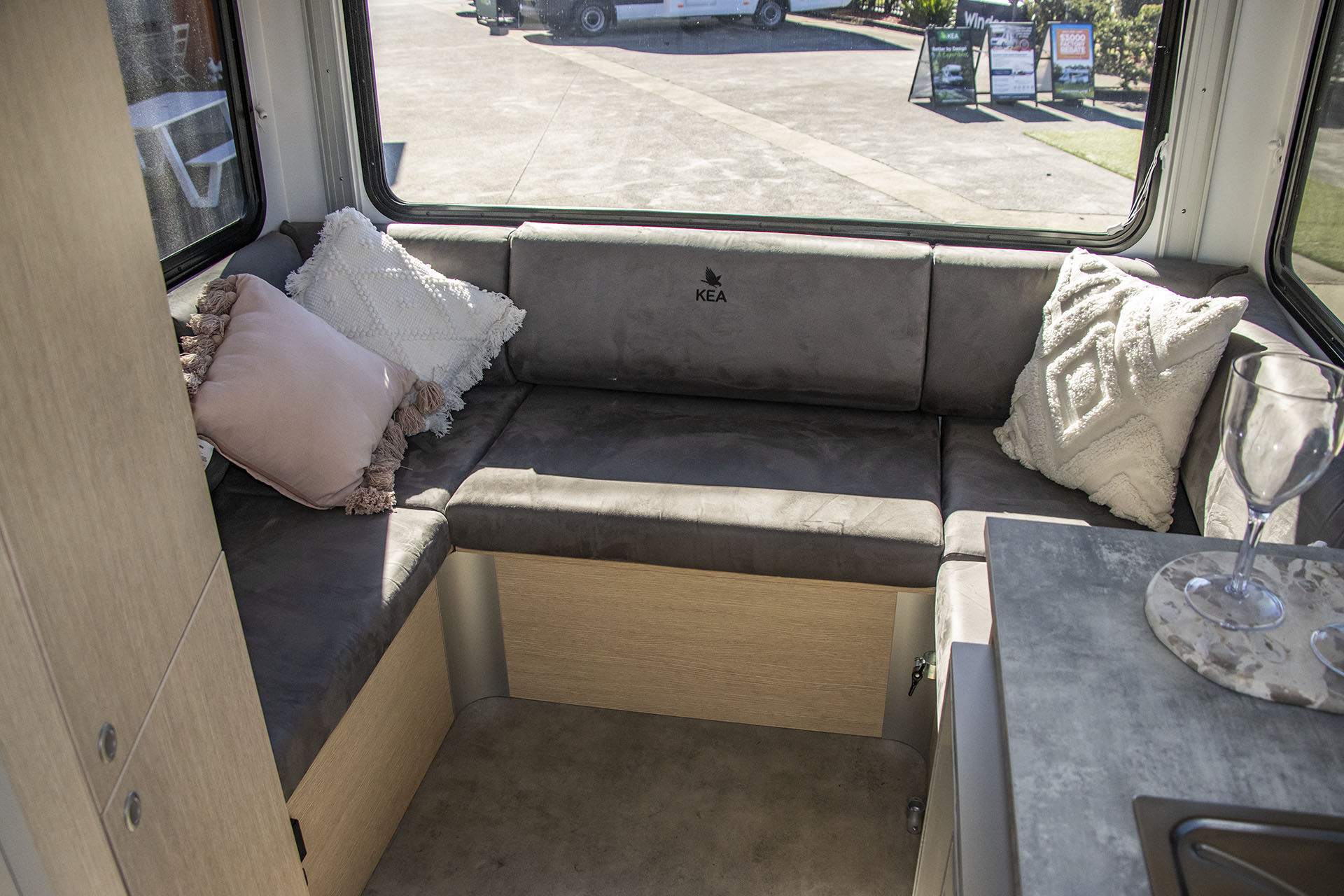 Carousel Popup Thumnails 29 - 2024 Kea Discovery M660 Mercedes 4 Berth