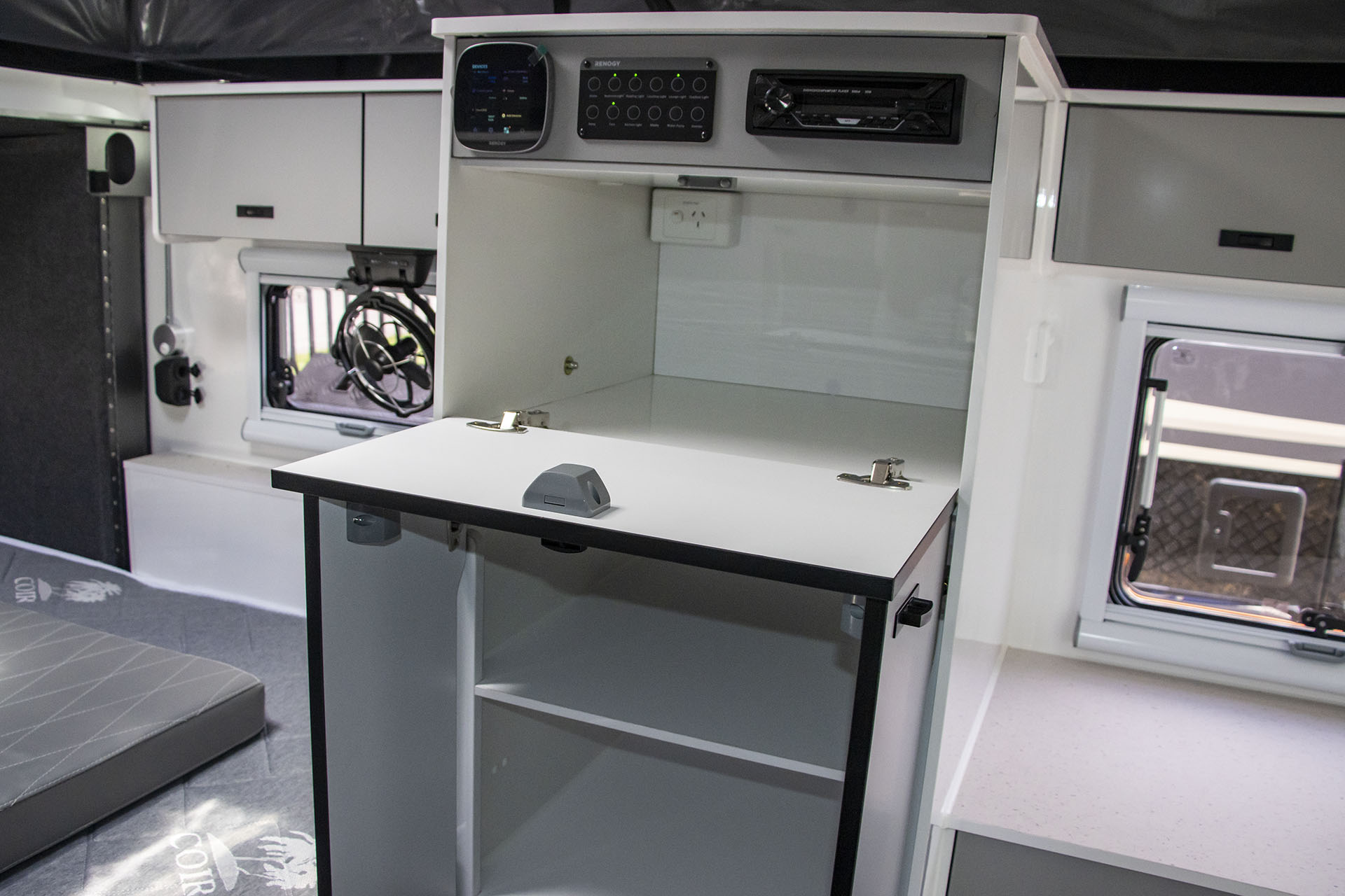 Carousel Popup Thumnails 13 - 2025 Windsor Rapid 15D