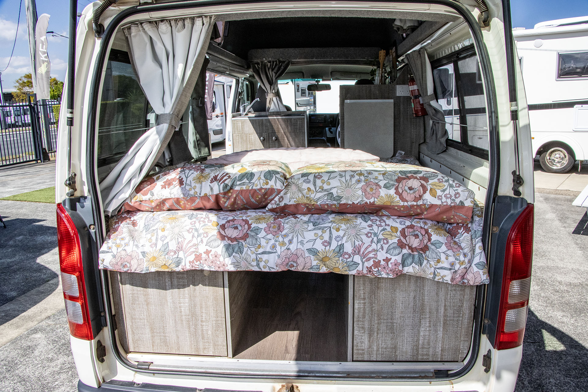 Carousel Popup Thumnails 26 - 2018 Talvor HiTop T490 Toyota 2 Berth