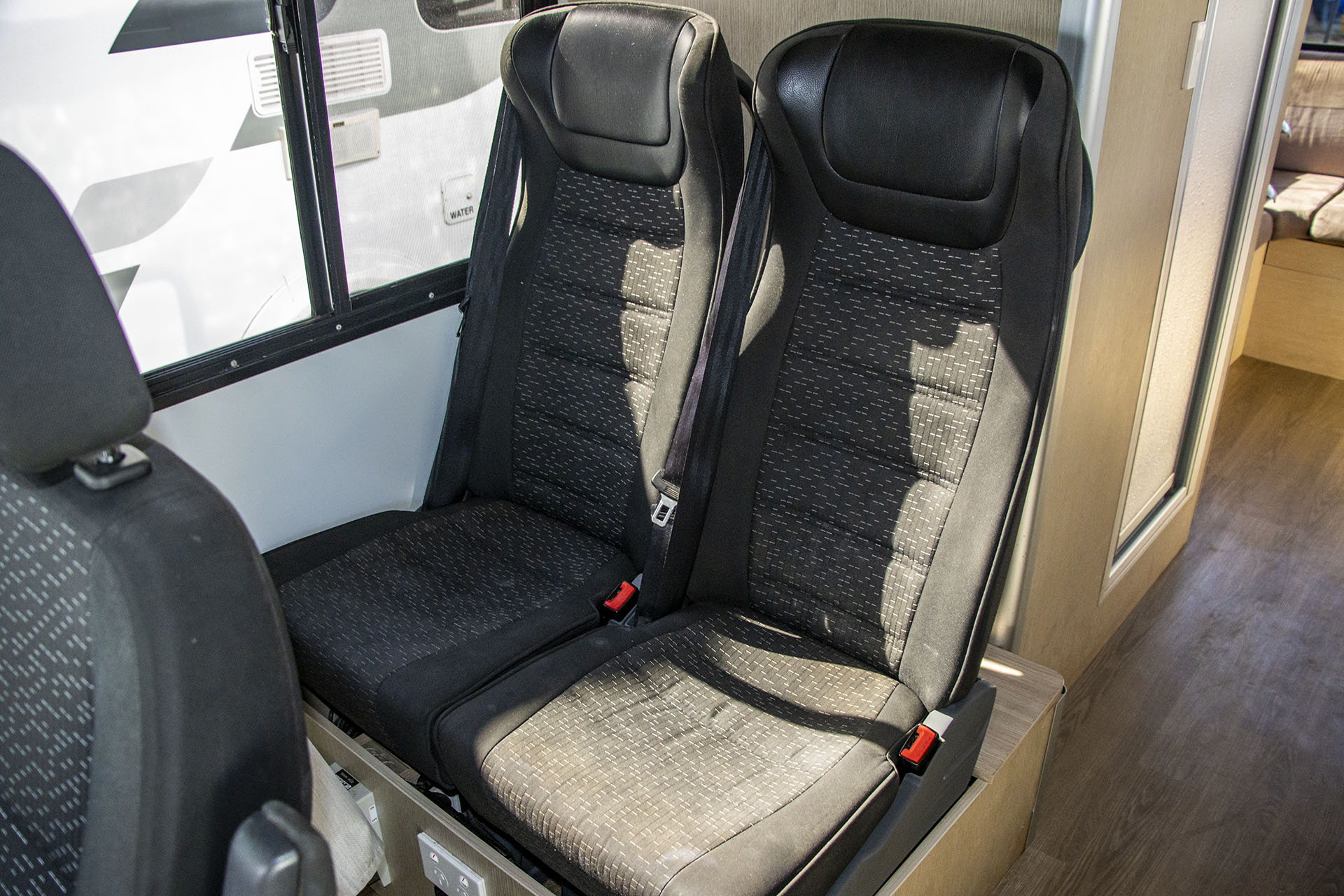 Carousel Popup Thumnails 19 - 2021 Kea Discovery M660 Mercedes 4 Berth