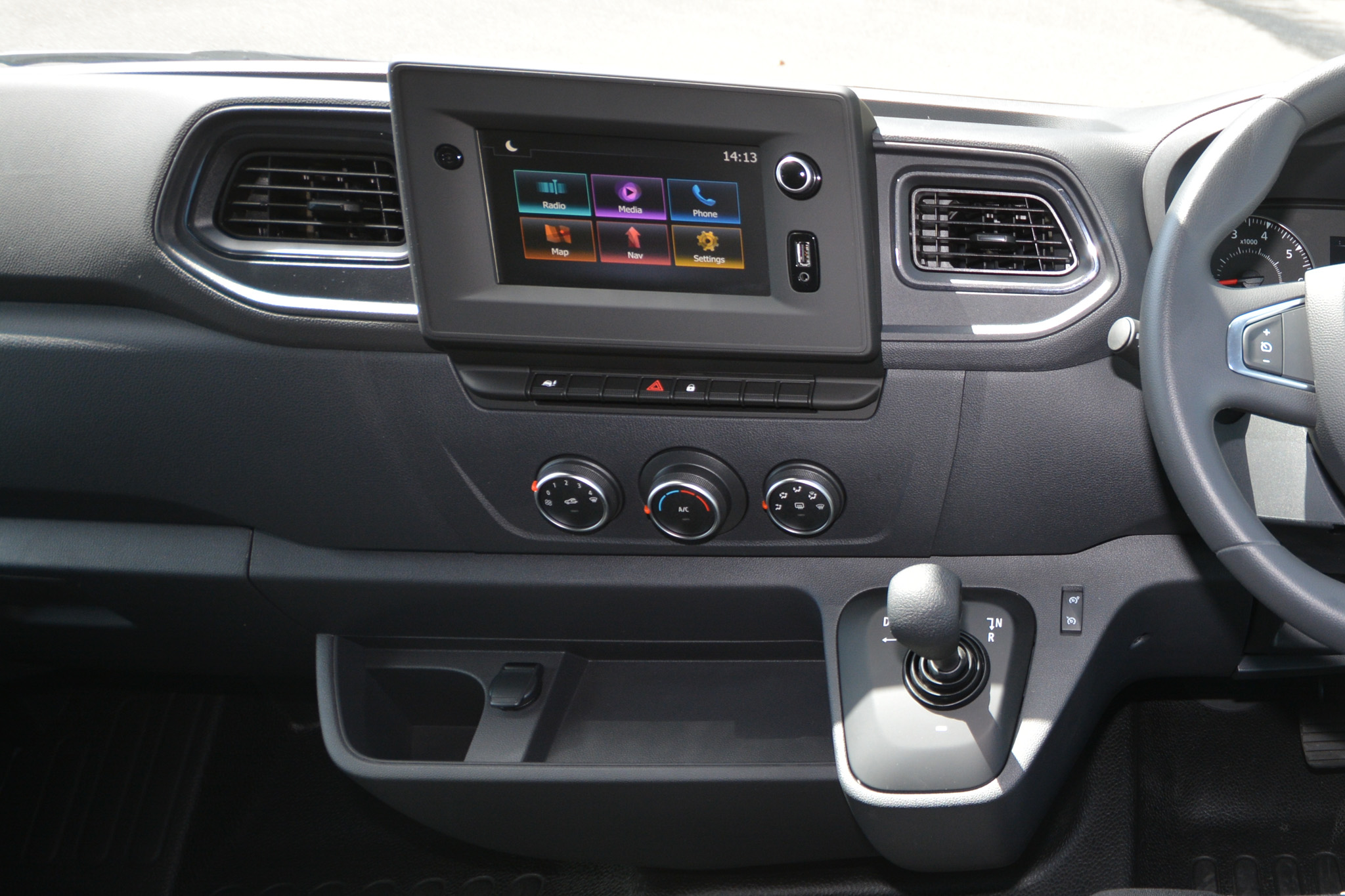 Carousel Popup Thumnails 15 - 2024 Windsor Daintree Renault 2 Berth