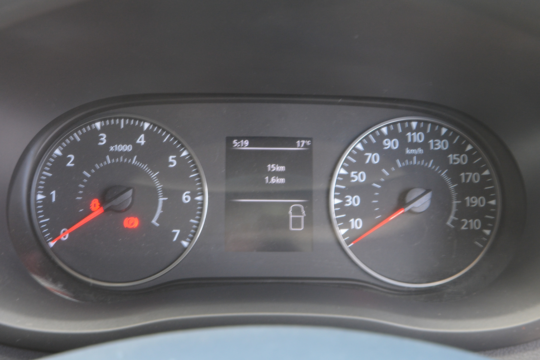 Carousel Popup Thumnails 13 - 2024 Windsor Daintree Renault 2 Berth