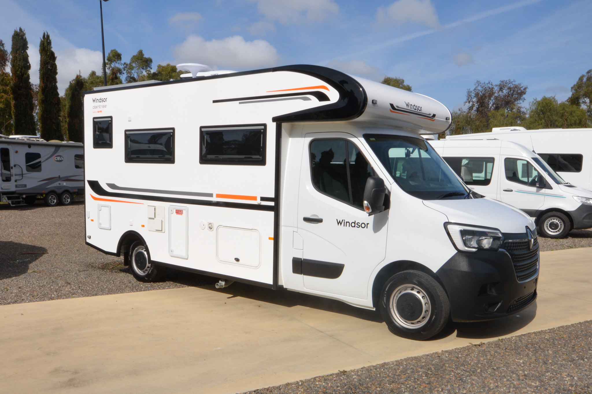 Carousel Popup Thumnails 3 - 2024 Windsor Daintree Renault 2 Berth
