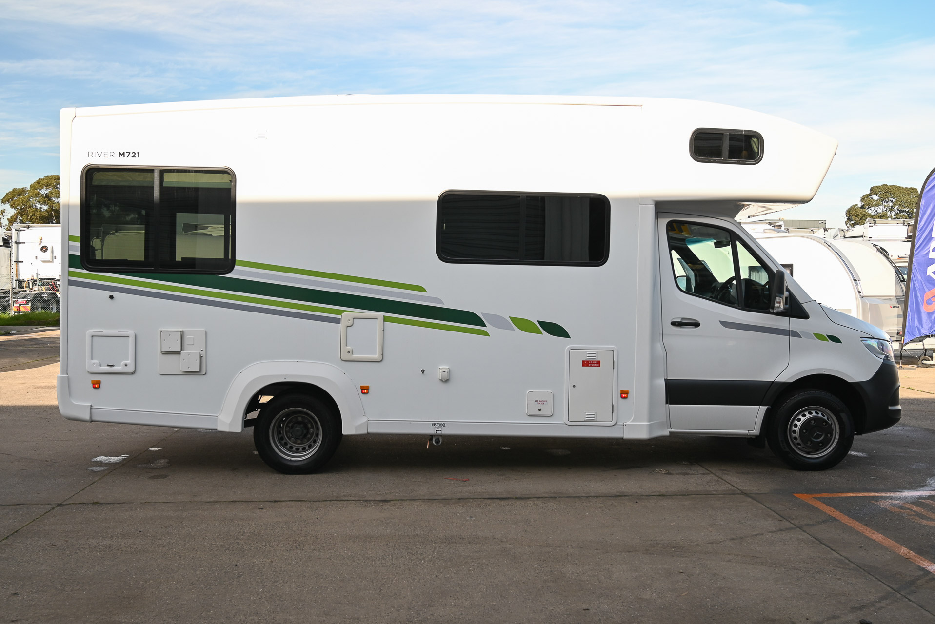 Carousel Popup Thumnails 10 - 2021 Kea River M721 Mercedes 6 Berth