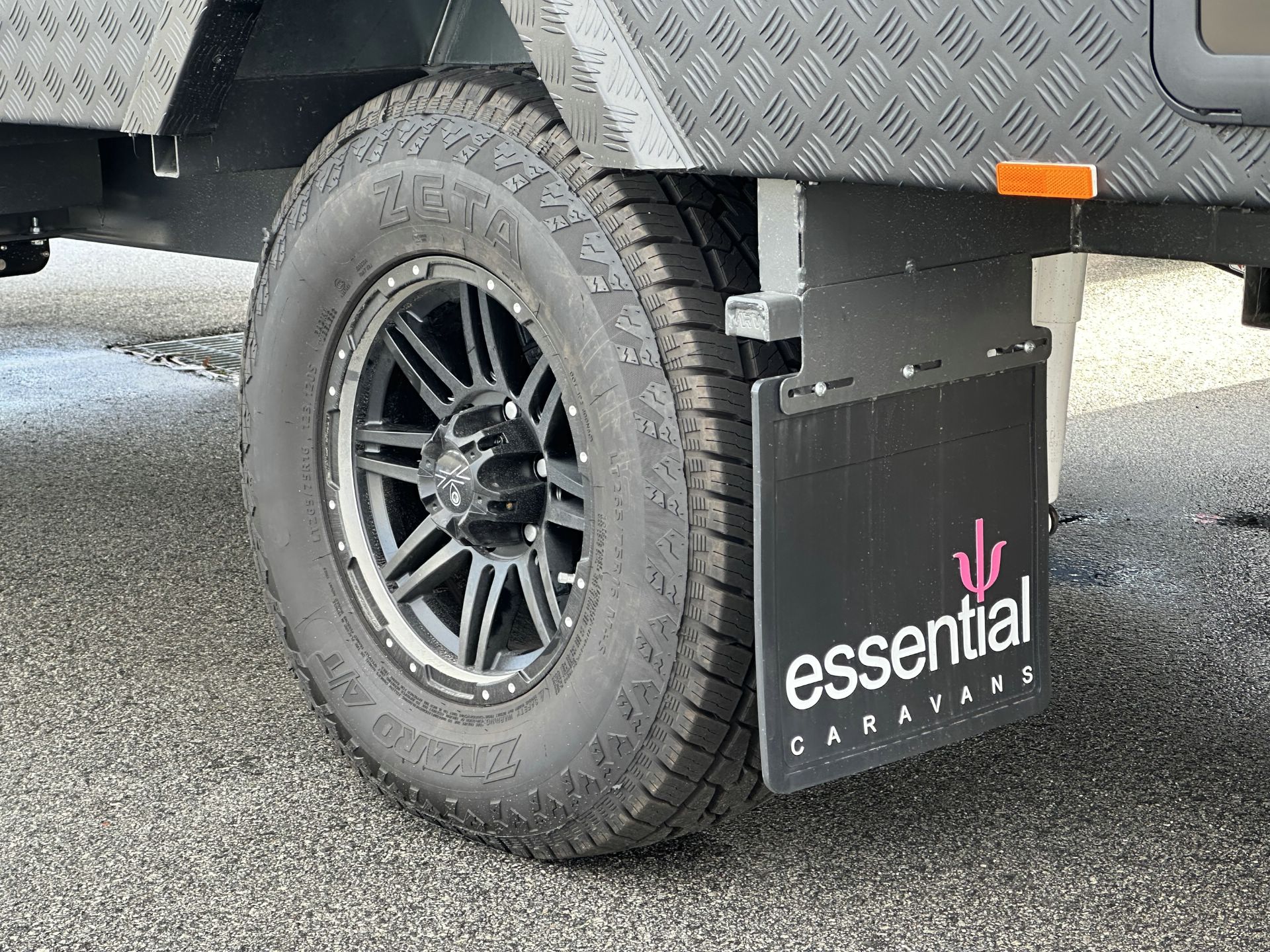 Carousel Popup Thumnails 25 - 2025 Essential Ranger F1-2 19'