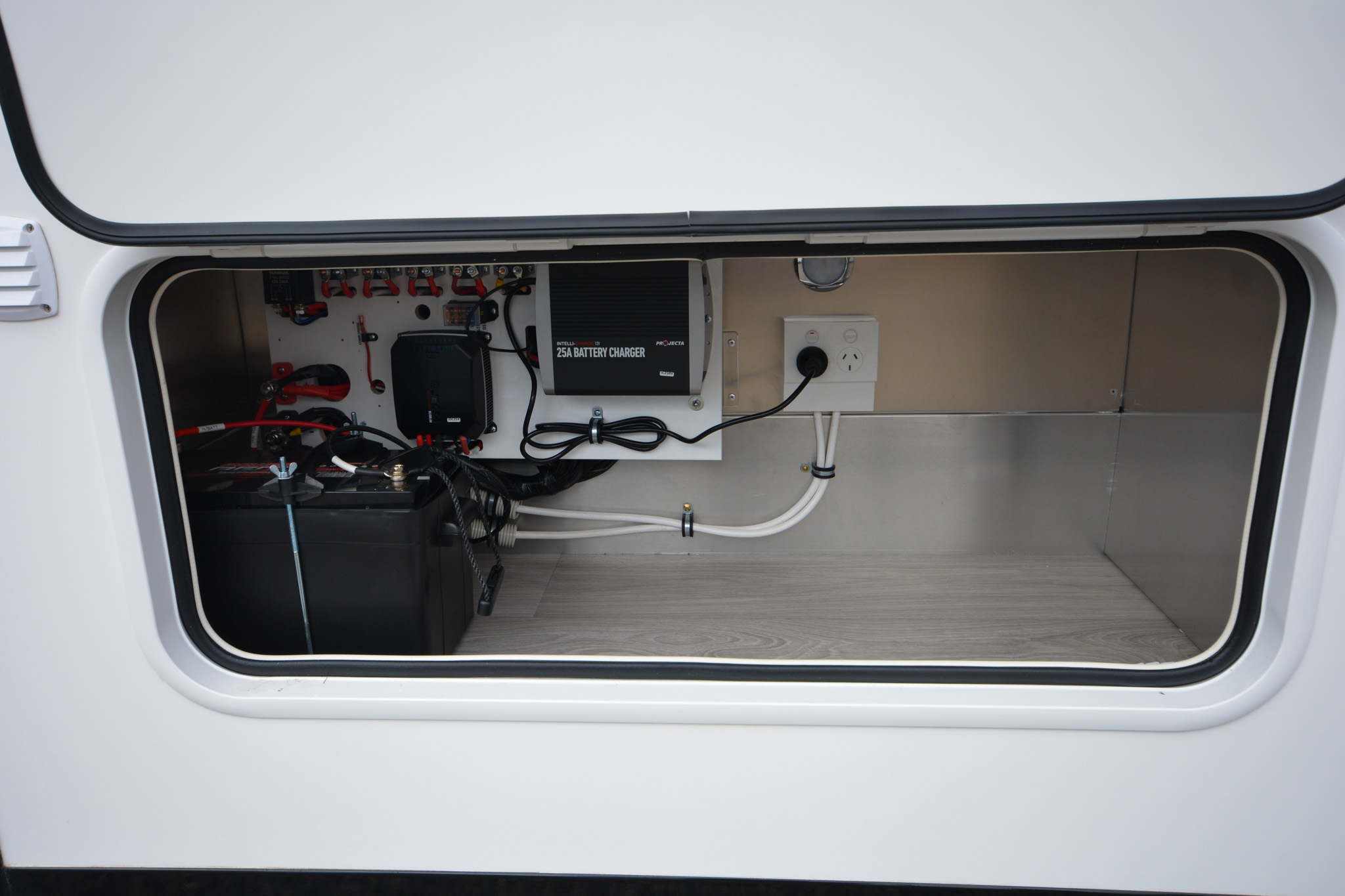Carousel Popup Thumnails 13 - 2024 Windsor Daintree Renault 2 Berth