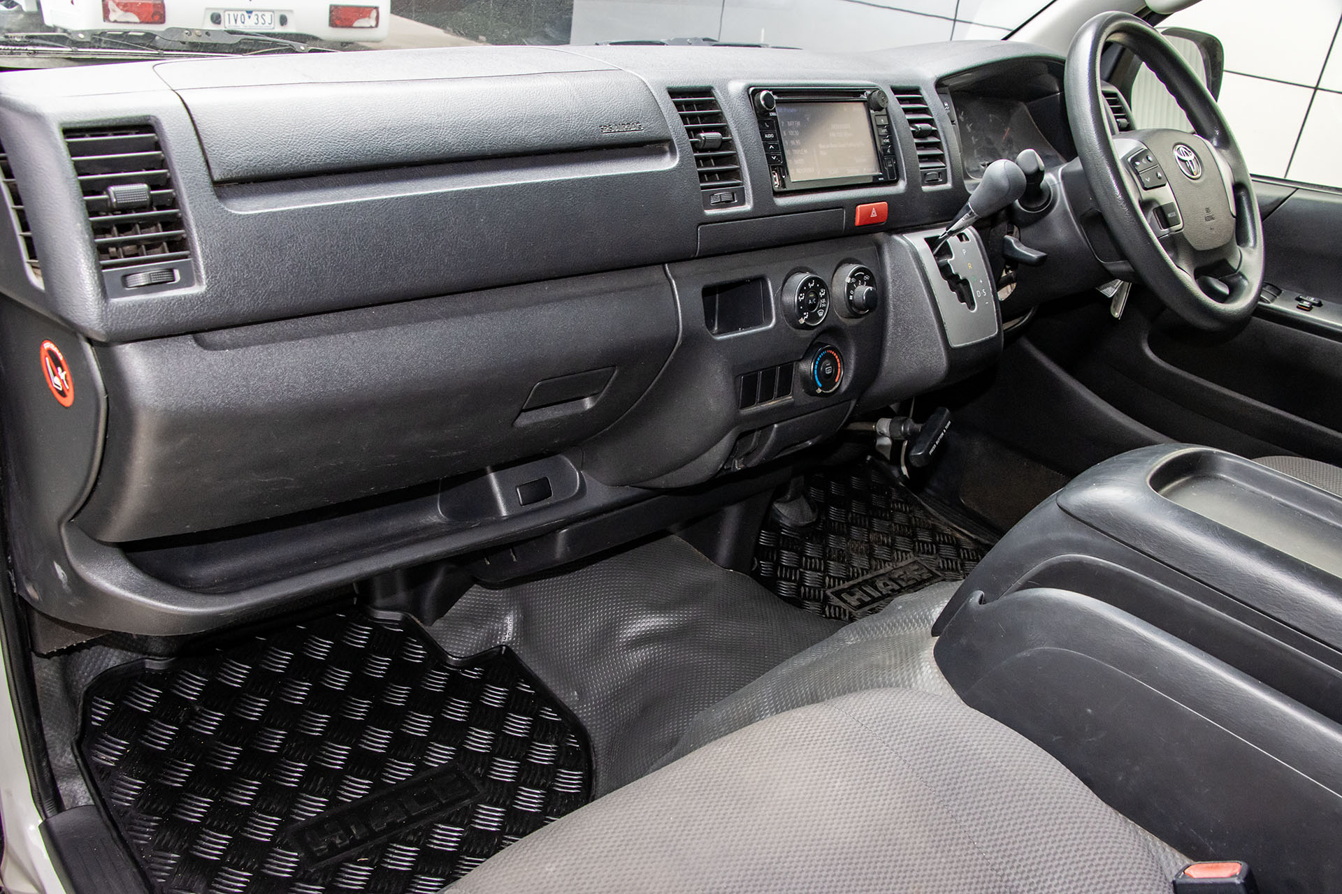 Carousel Popup Thumnails 16 - 2018 Windsor HiTop Plus T490 Toyota 2 Berth