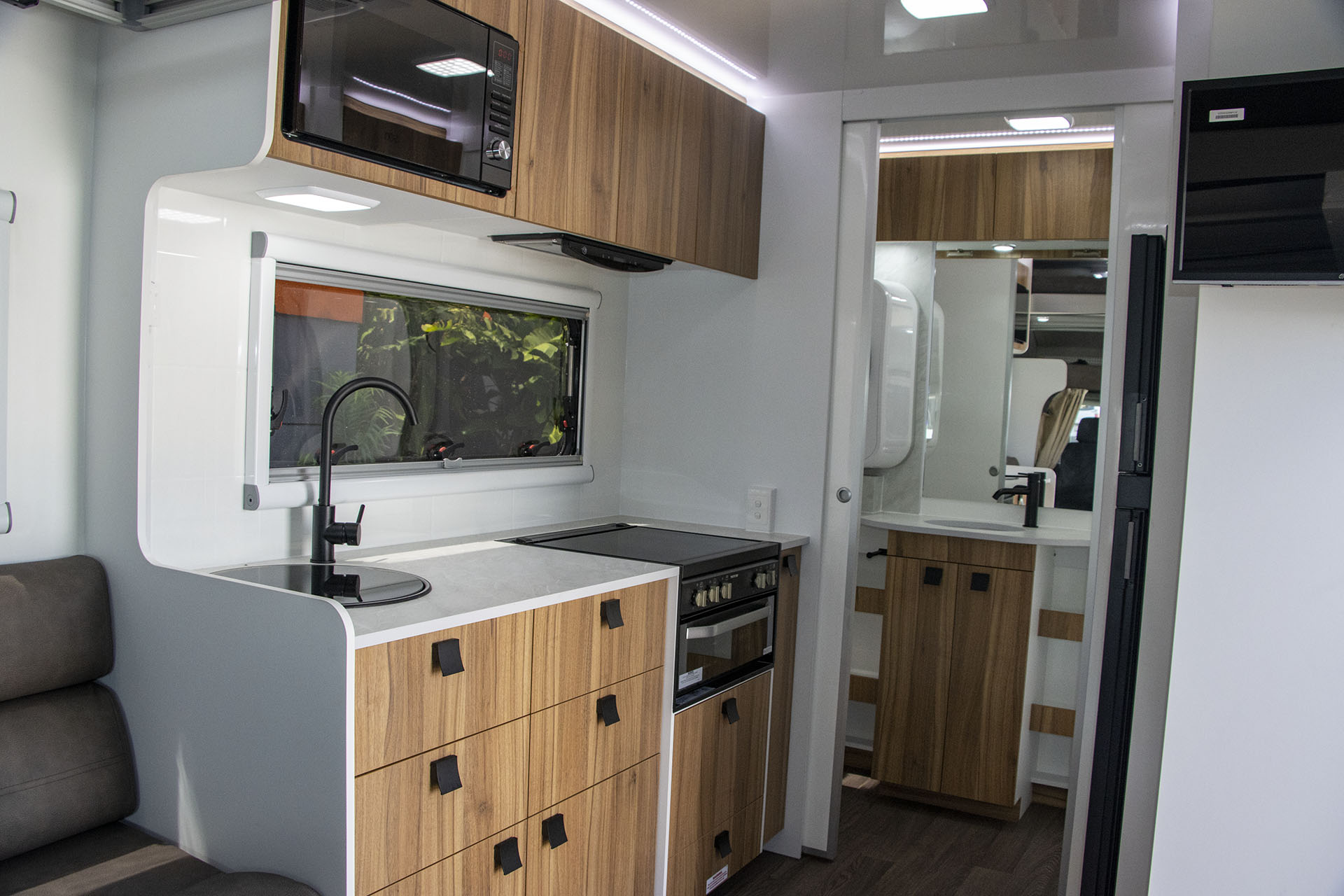 Carousel Popup Thumnails 24 - 2024 Windsor Daintree Renault 2 Berth
