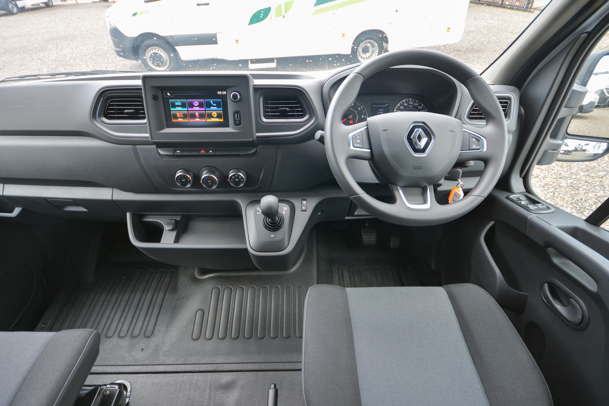 Carousel Popup Thumnails 16 - 2024 Windsor Daintree Renault 2 Berth