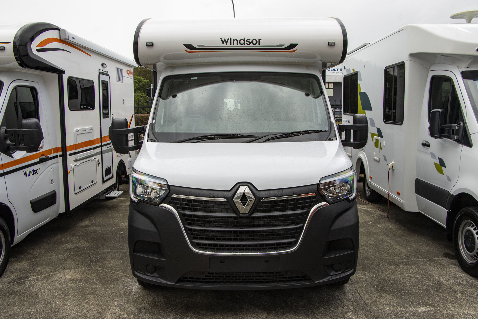 Carousel Popup Thumnails 2 - 2024 Windsor Daintree Renault 2 Berth