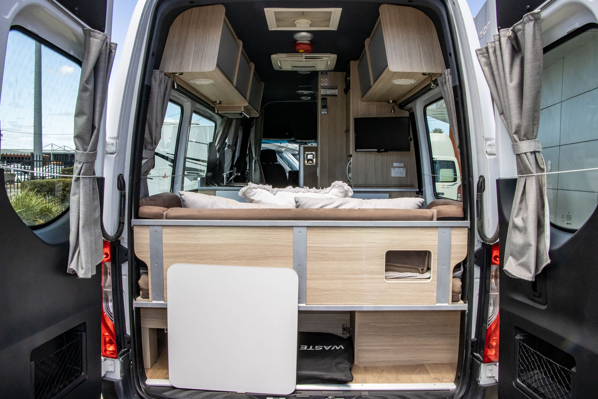 Carousel Popup Thumnails 31 - 2021 Windsor Nomad M700 Mercedes 3 Berth