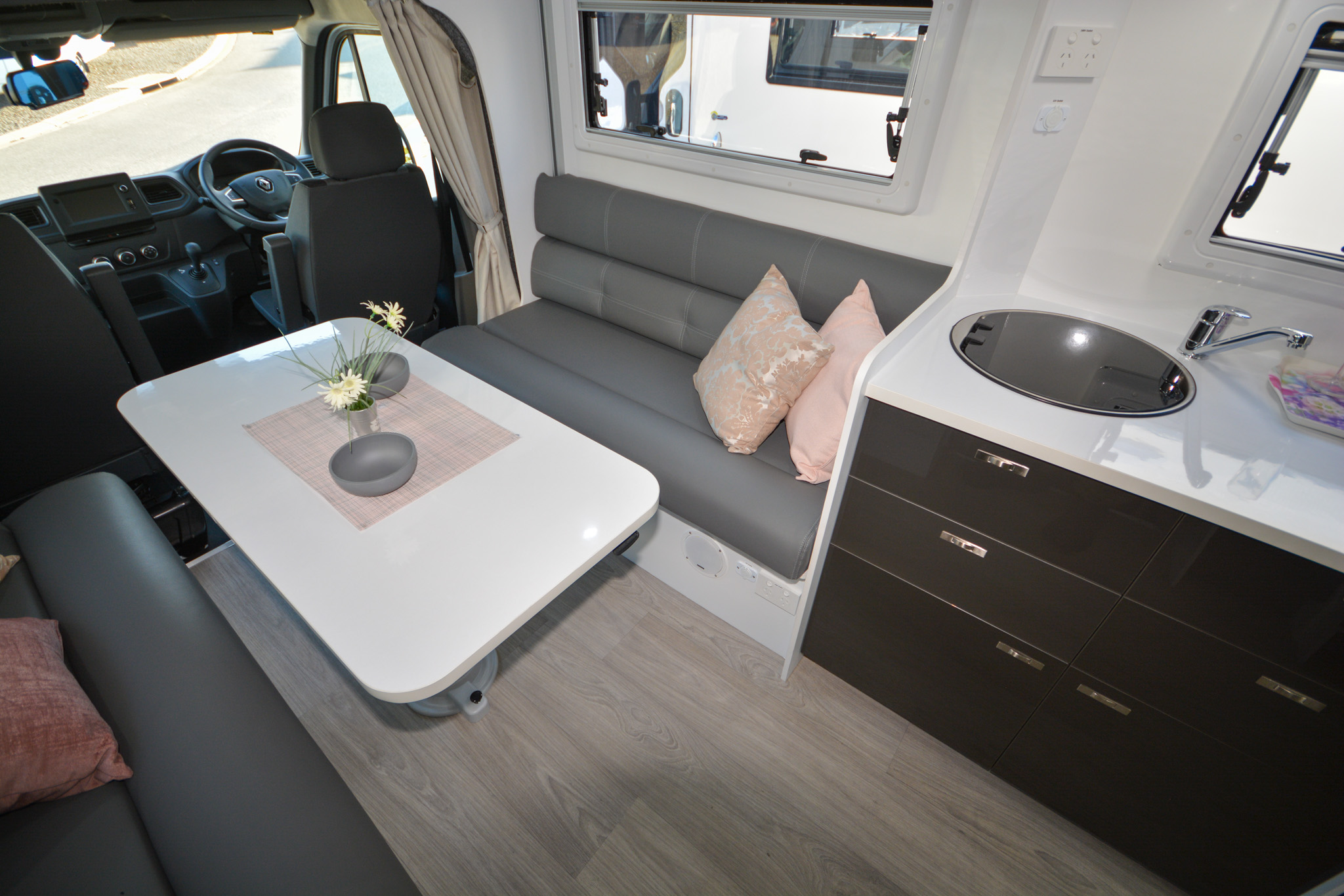Carousel Popup Thumnails 13 - 2024 Windsor Daintree Renault 2 Berth