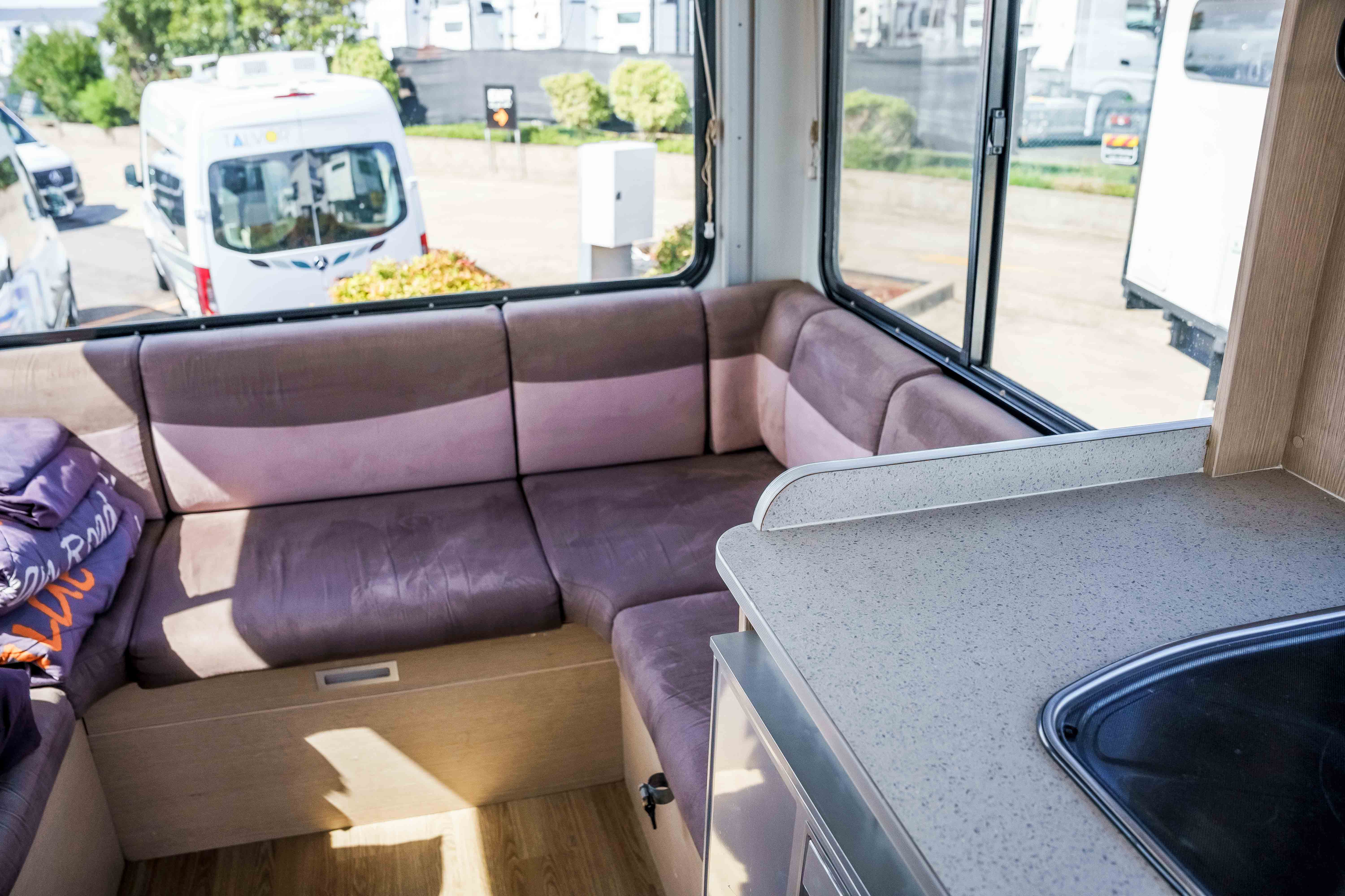 Carousel Popup Thumnails 17 - 2021 Kea Discovery M660 Mercedes 4 Berth