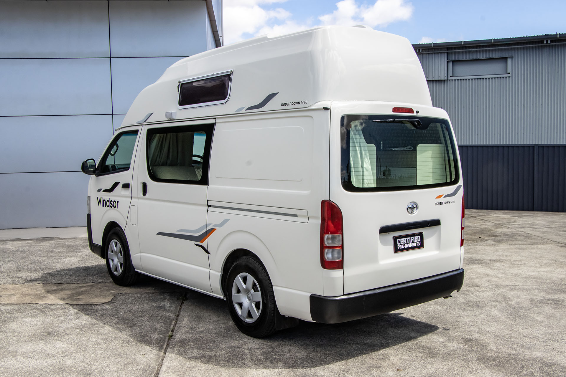 Carousel Popup Thumnails 7 - 2019 Windsor Double Down T490 Toyota 4 Berth