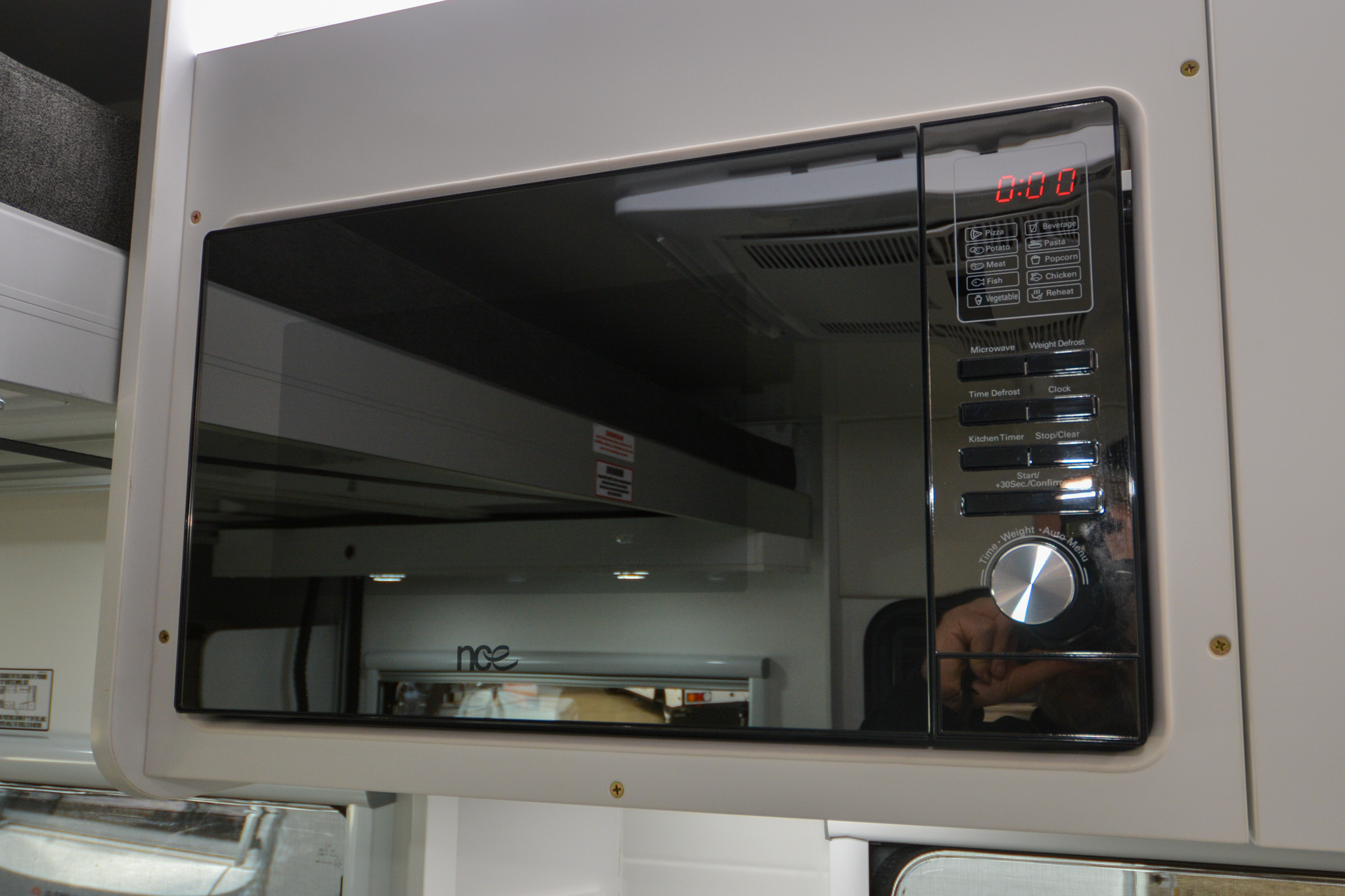 Carousel Popup Thumnails 28 - 2024 Windsor Daintree Renault 2 Berth