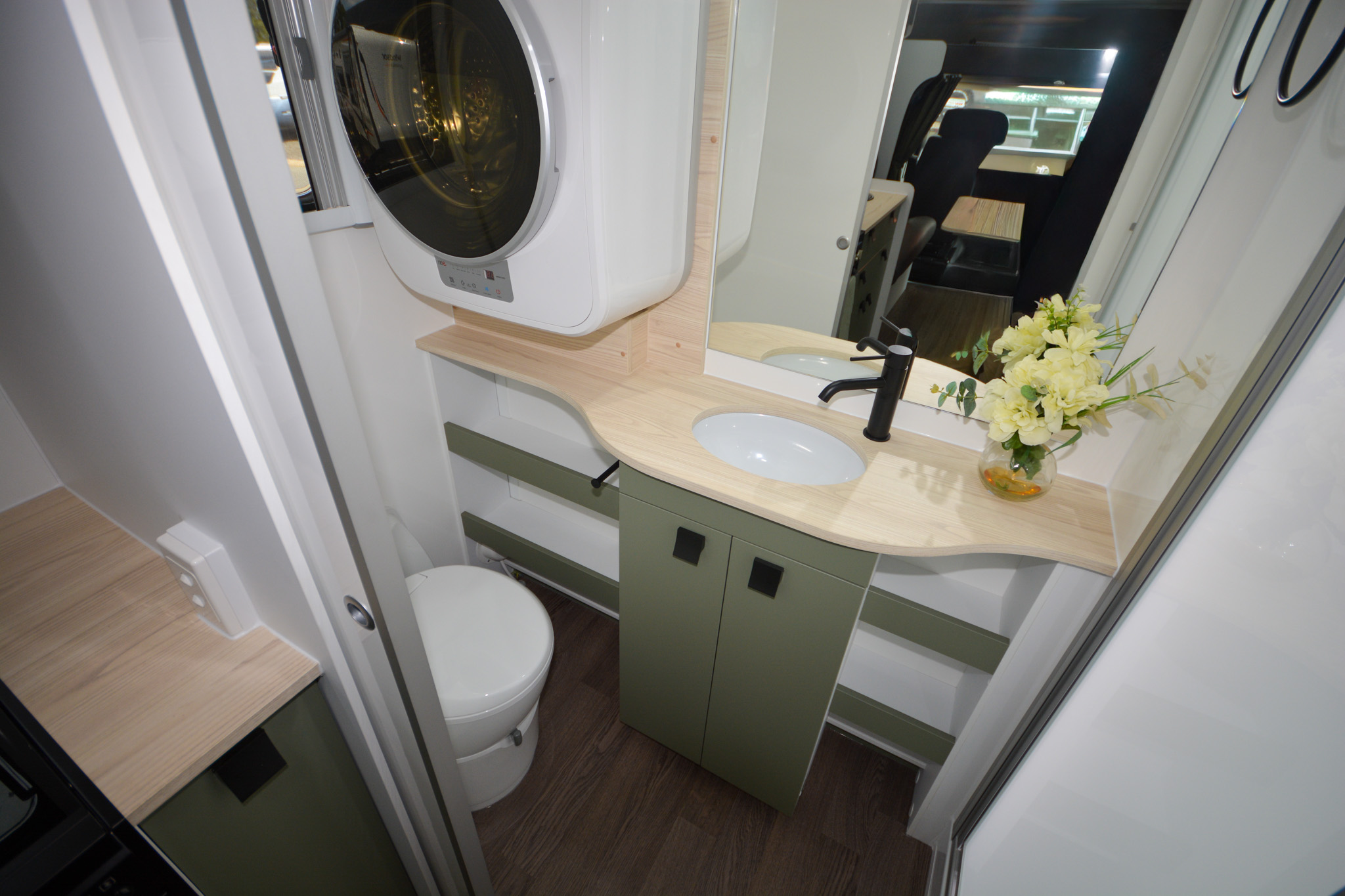 Carousel Popup Thumnails 31 - 2024 Windsor Daintree Renault 2 Berth