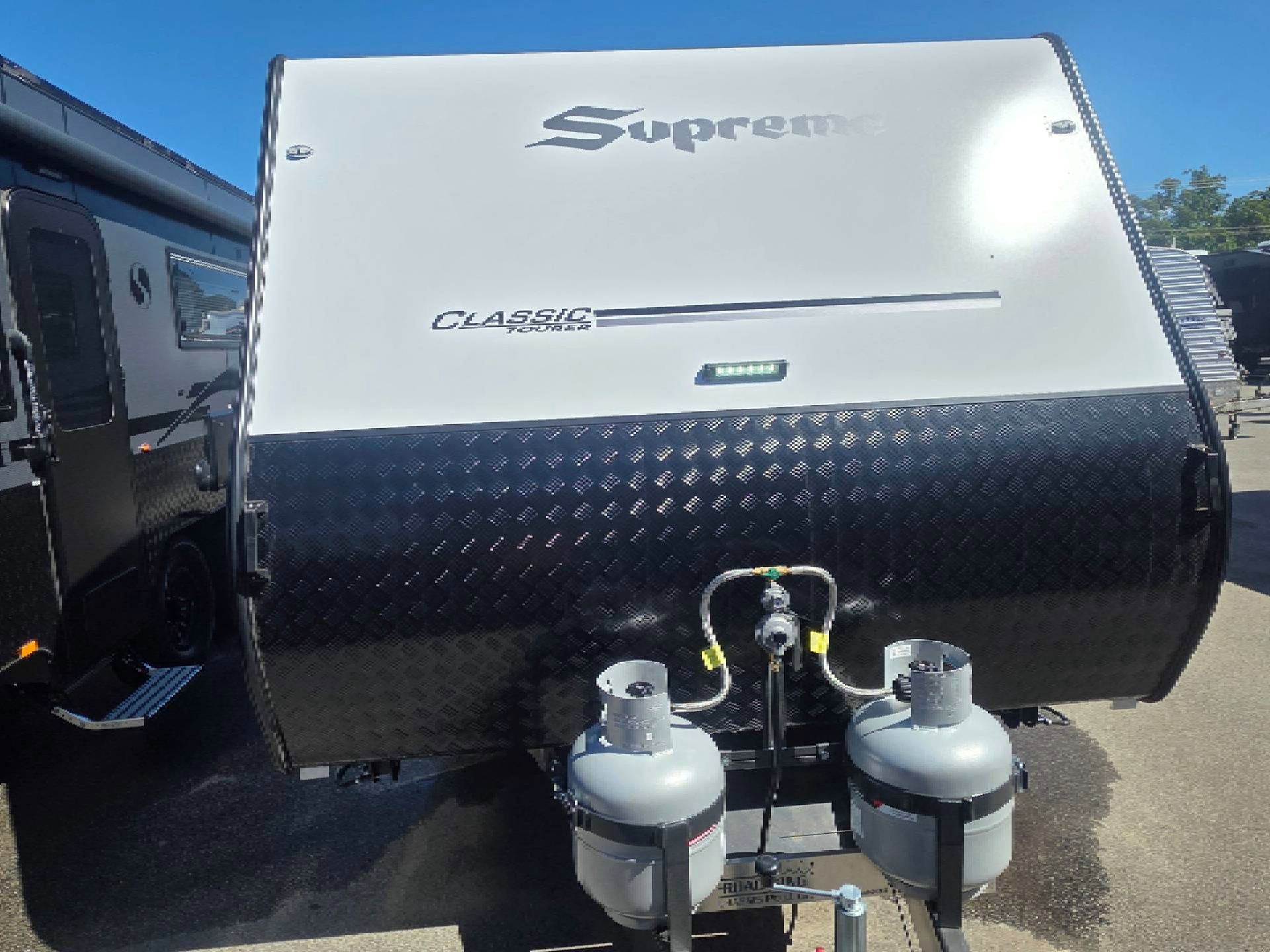 Carousel Popup Thumnails 25 - 2026 Supreme 1800 R K1E3 S Classic Tourer 18'