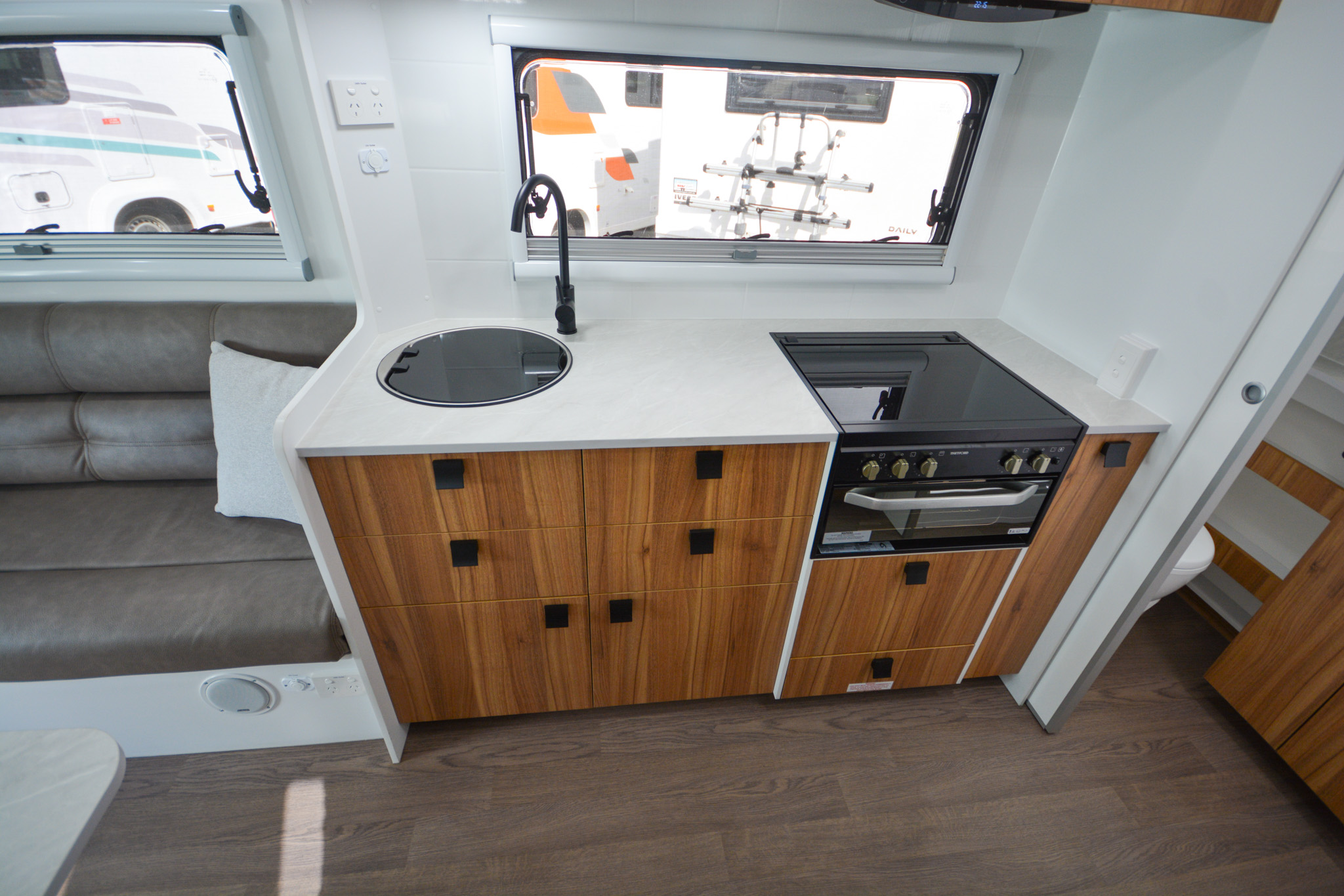 Carousel Popup Thumnails 35 - 2024 Windsor Daintree Renault 2 Berth