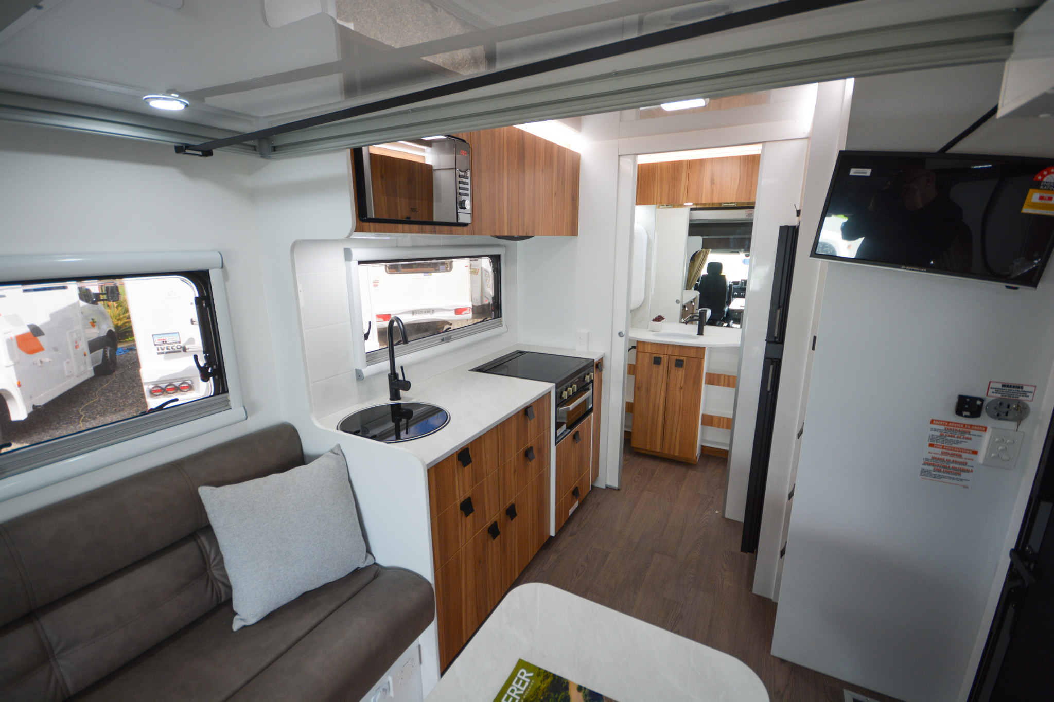 Carousel Popup Thumnails 20 - 2024 Windsor Daintree Renault 2 Berth