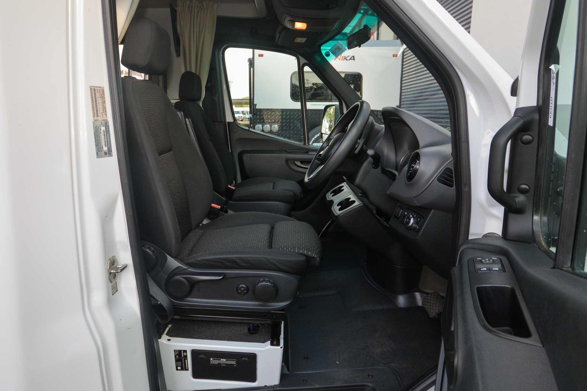 Carousel Popup Thumnails 15 - 2021 Kea Discovery M660 Mercedes 4 Berth