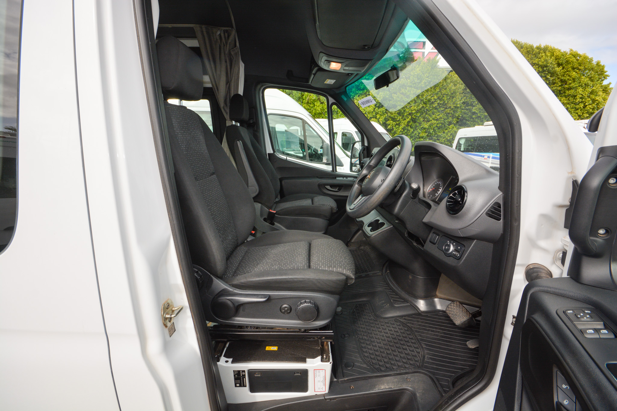 Carousel Popup Thumnails 14 - 2021 Kea Nomad M700 Mercedes 3 Berth
