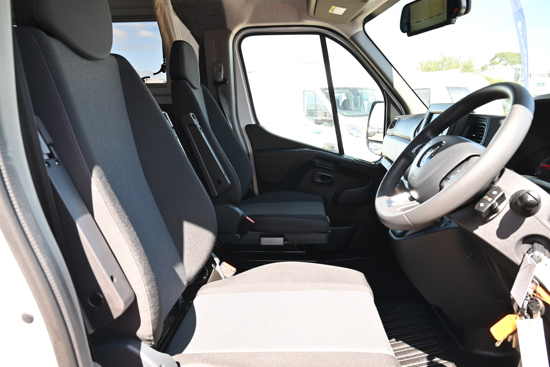 Carousel Popup Thumnails 9 - 2024 Windsor Daintree Renault 2 Berth