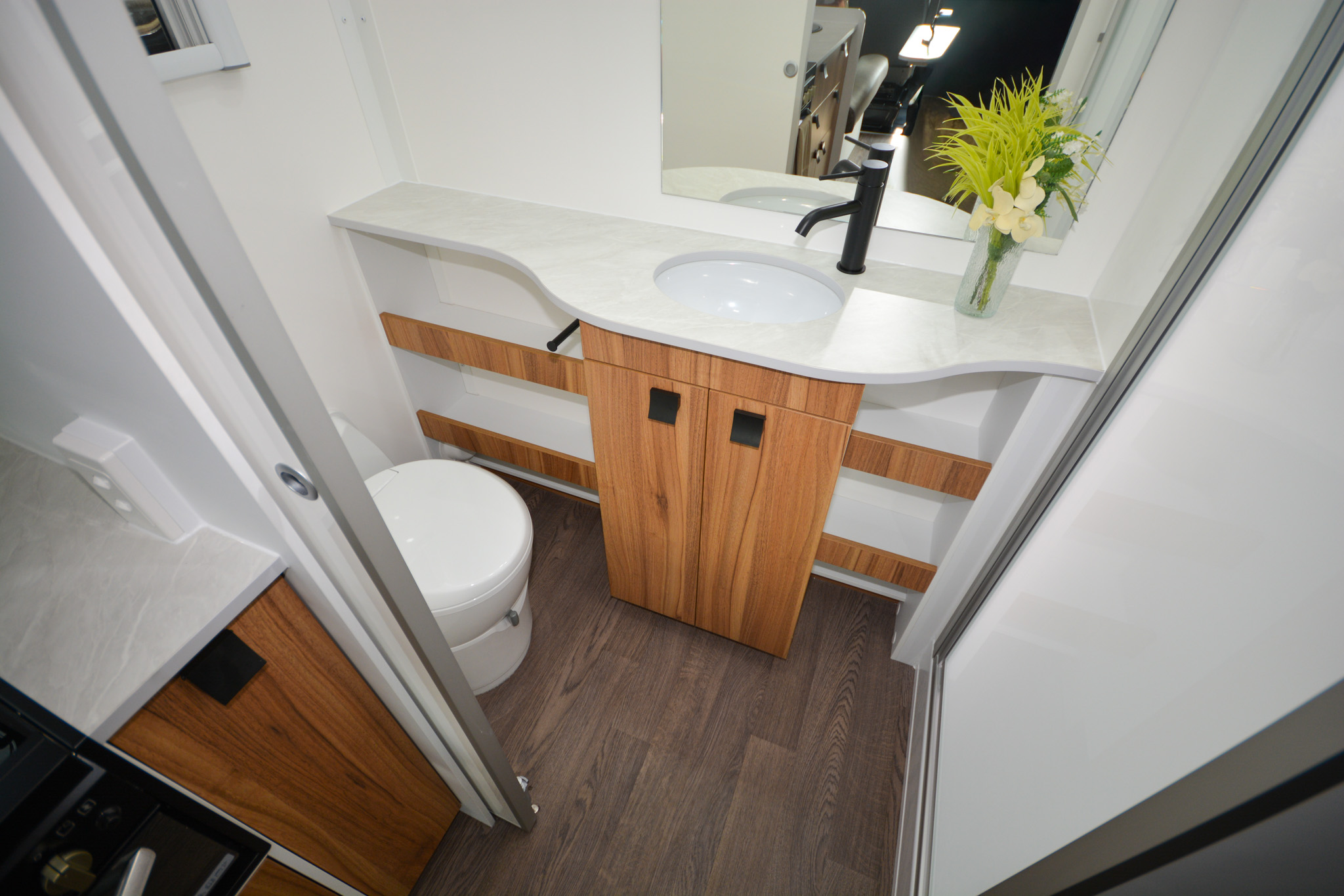 Carousel Popup Thumnails 35 - 2024 Windsor Daintree Renault 2 Berth
