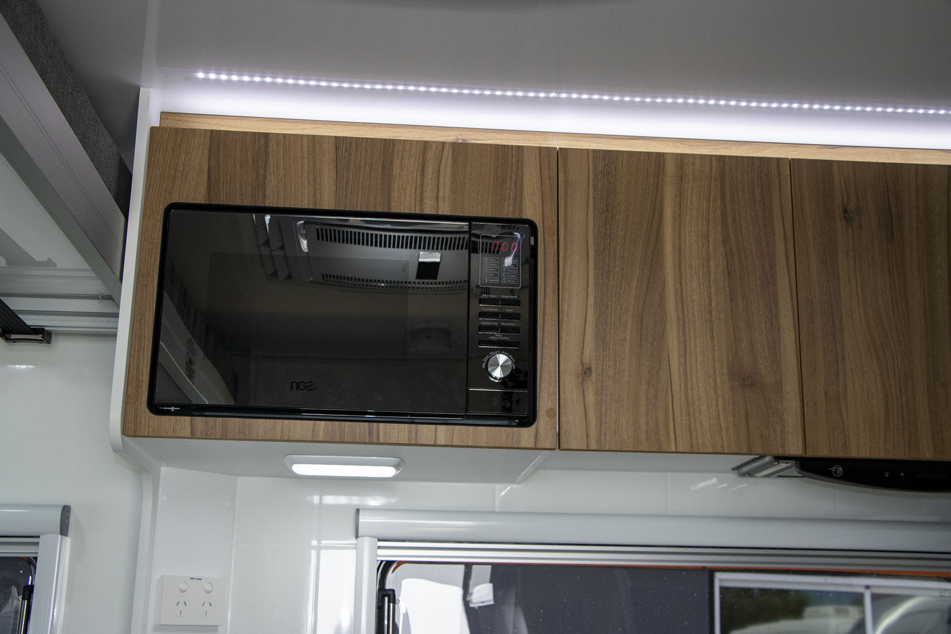Carousel Popup Thumnails 17 - 2024 Windsor Daintree Renault 2 Berth